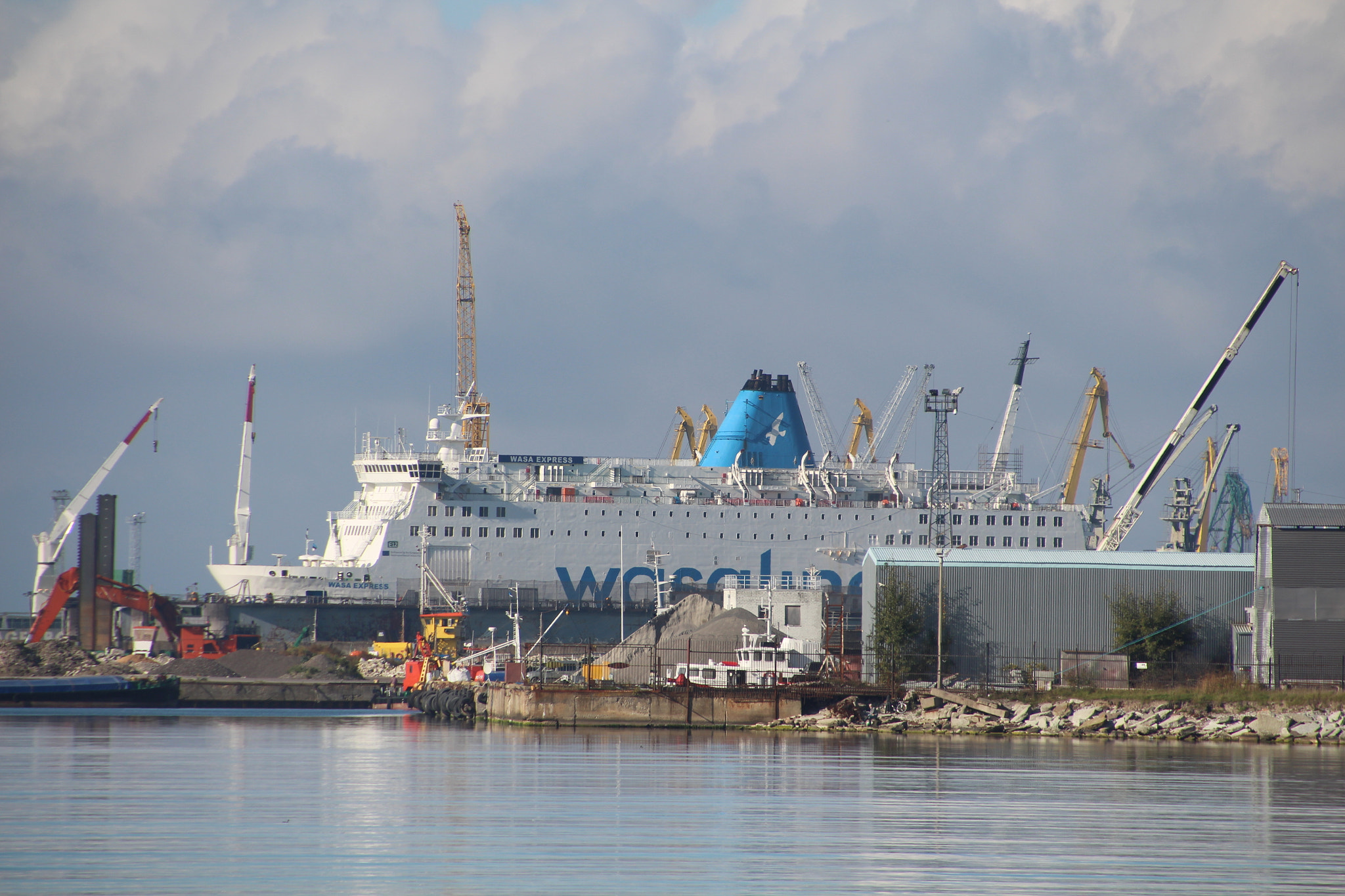 Canon EOS 650D (EOS Rebel T4i / EOS Kiss X6i) sample photo. Harbour photography