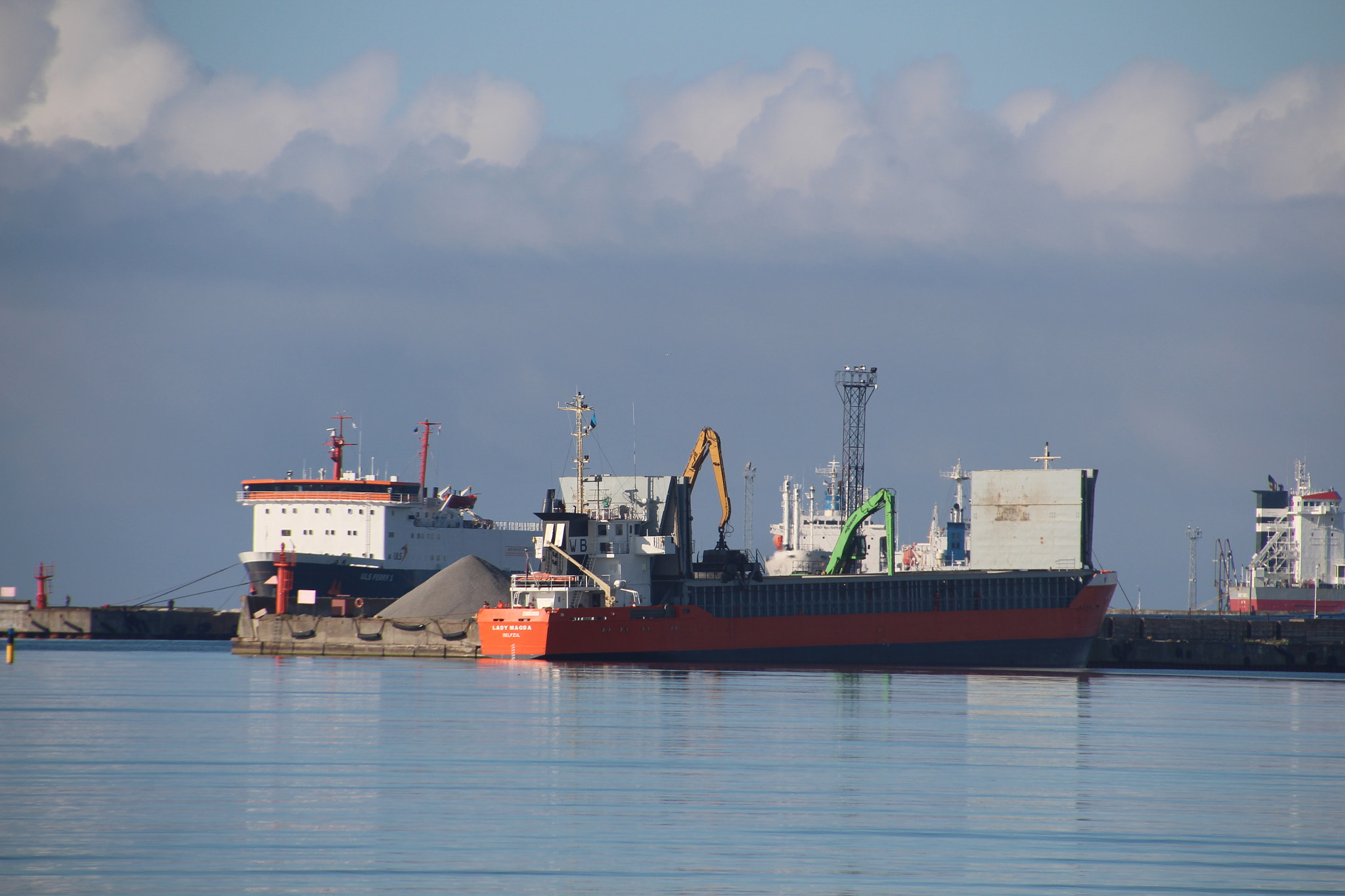 Canon EOS 650D (EOS Rebel T4i / EOS Kiss X6i) sample photo. Harbour photography