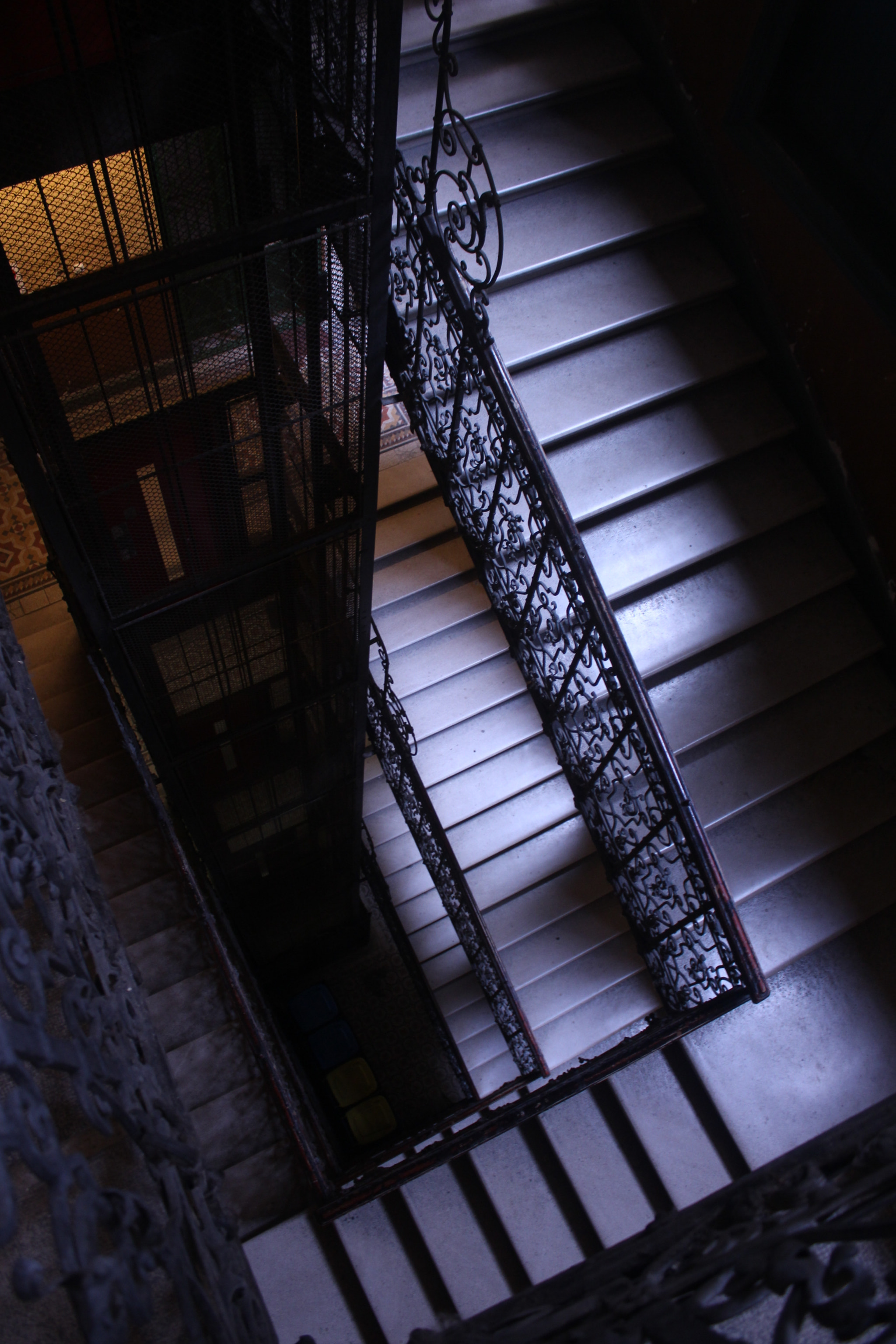 Canon EF-S 18-55mm F3.5-5.6 IS sample photo. Stairs photography