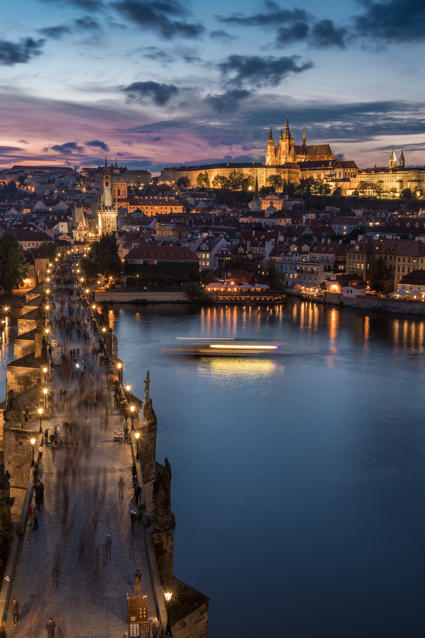 Nikon AF-S Nikkor 16-35mm F4G ED VR sample photo. Charles bridge at dusk. photography