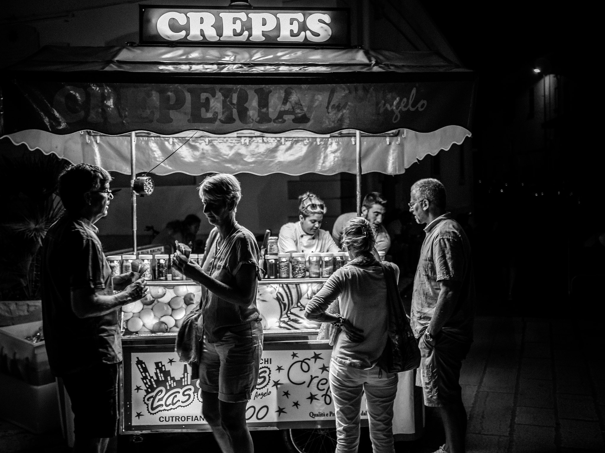 Olympus OM-D E-M5 II + LUMIX G 20/F1.7 II sample photo. Crepes photography