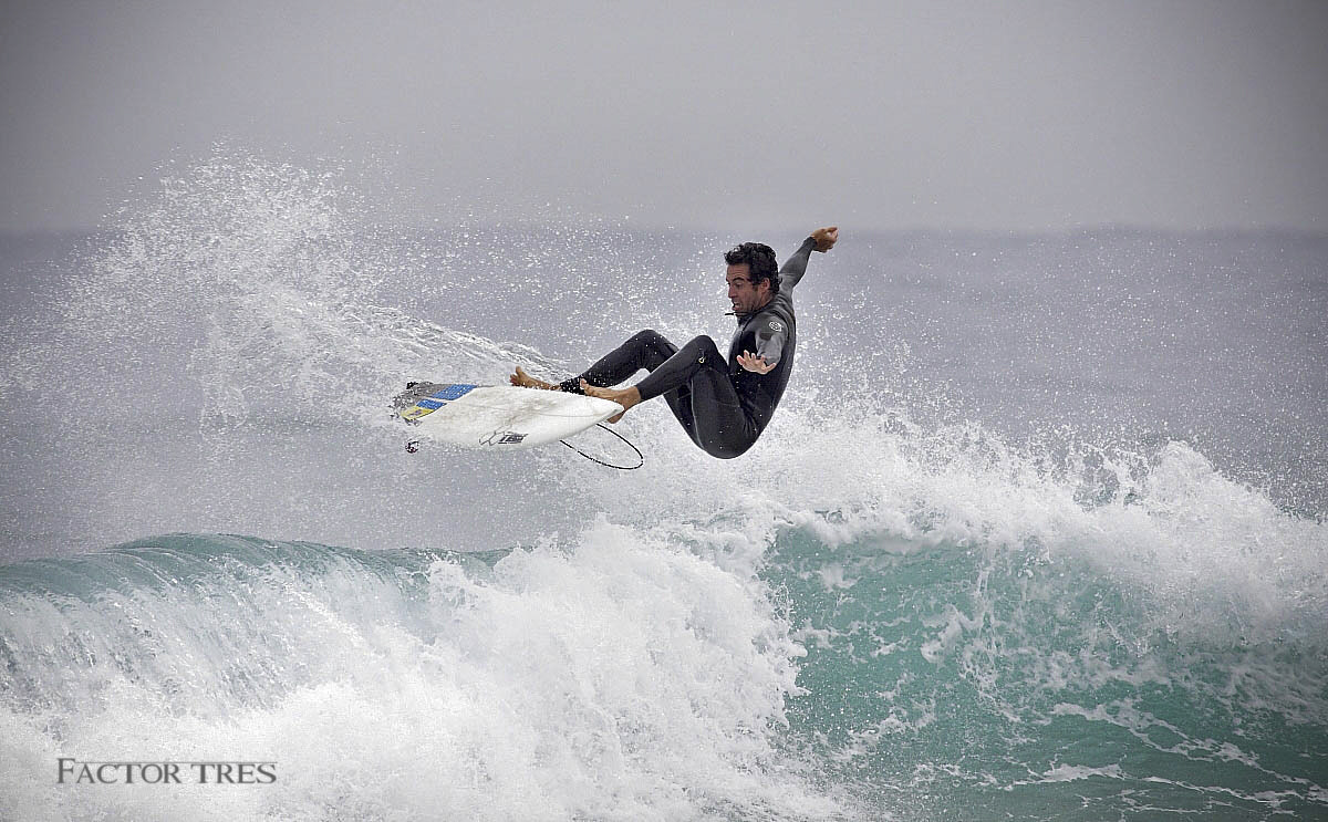 Canon EOS 50D + Canon EF 400mm F5.6L USM sample photo. Surfing photography