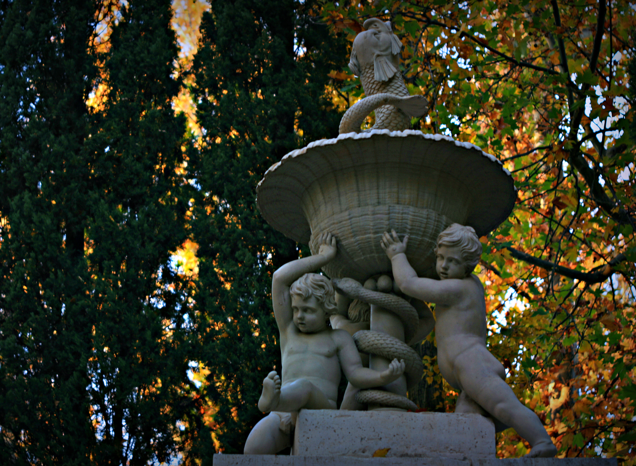 Sigma 70-200mm F2.8 EX DG OS HSM sample photo. Sculpture photography