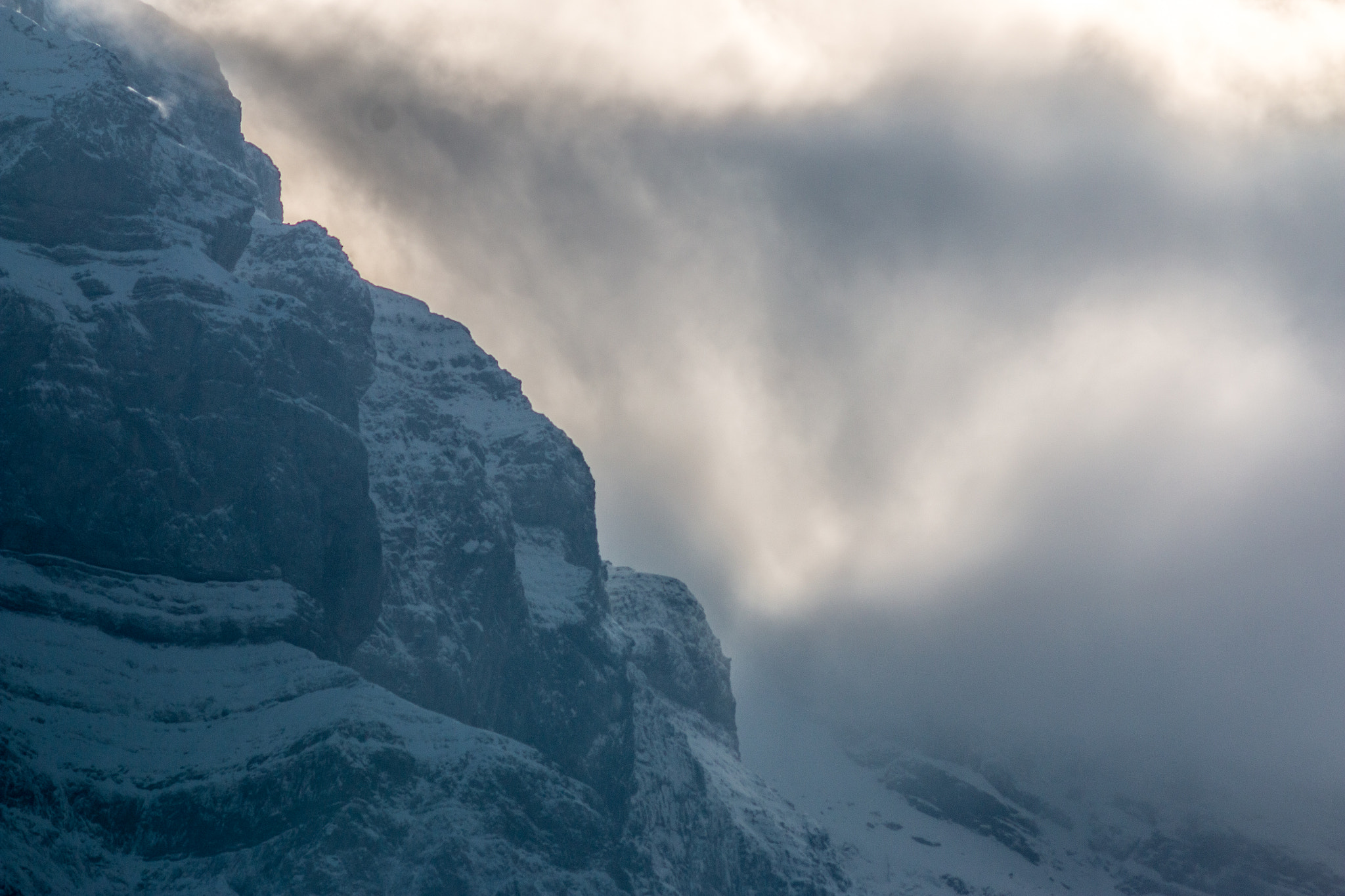 Canon EF 200mm f/2.8L II + 2x sample photo. Clouds and cliffs i photography