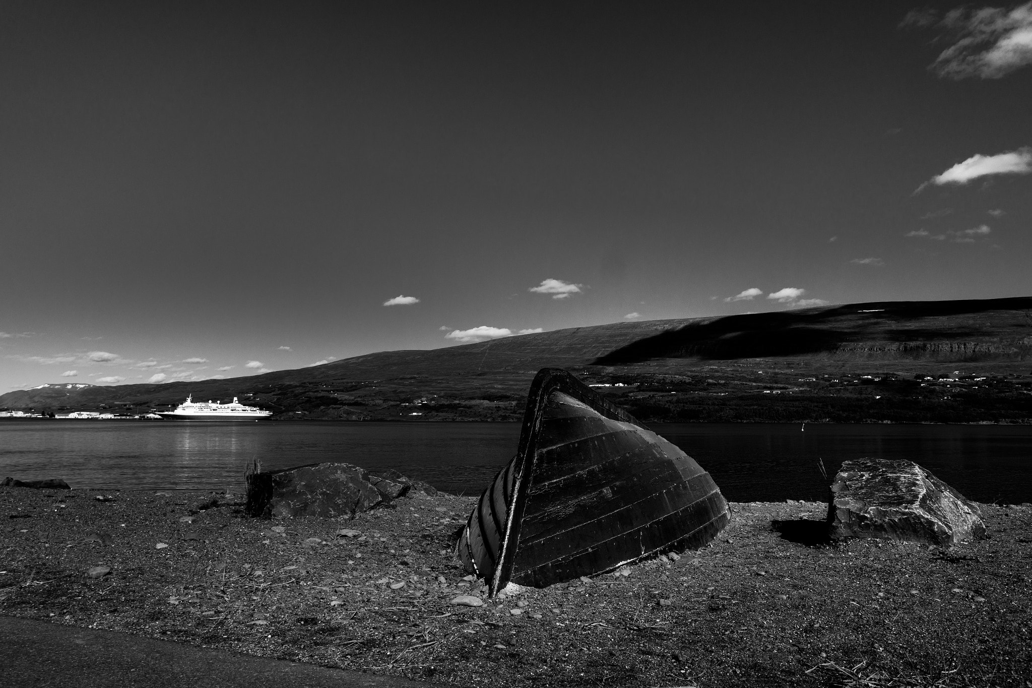 Samsung NX300M sample photo. Unneeded boat photography