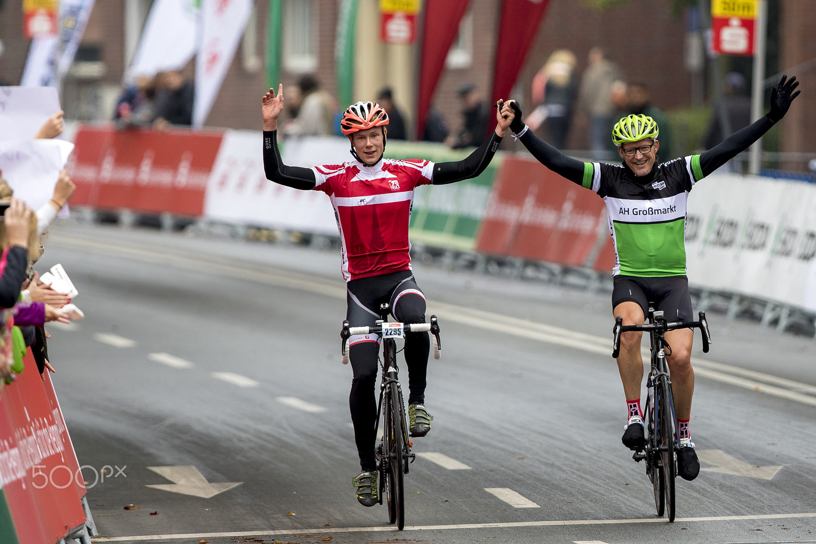 Canon EOS 7D Mark II + Canon EF 300mm F2.8L IS II USM sample photo. Together at the finishline photography