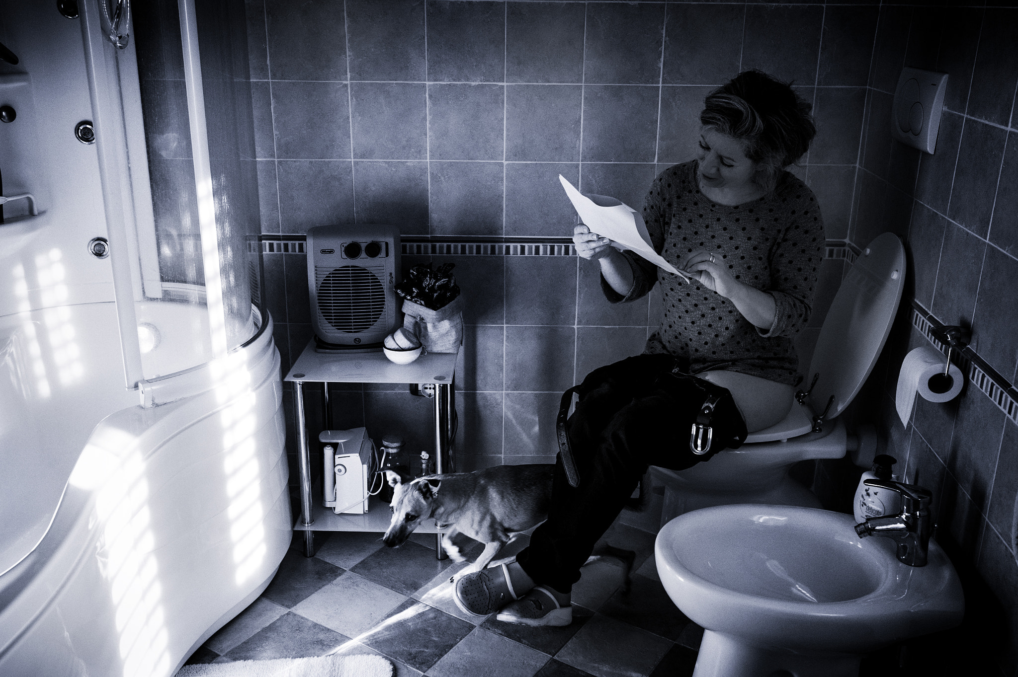 Nikon Df + Sigma 35mm F1.4 DG HSM Art sample photo. In the bathroom photography