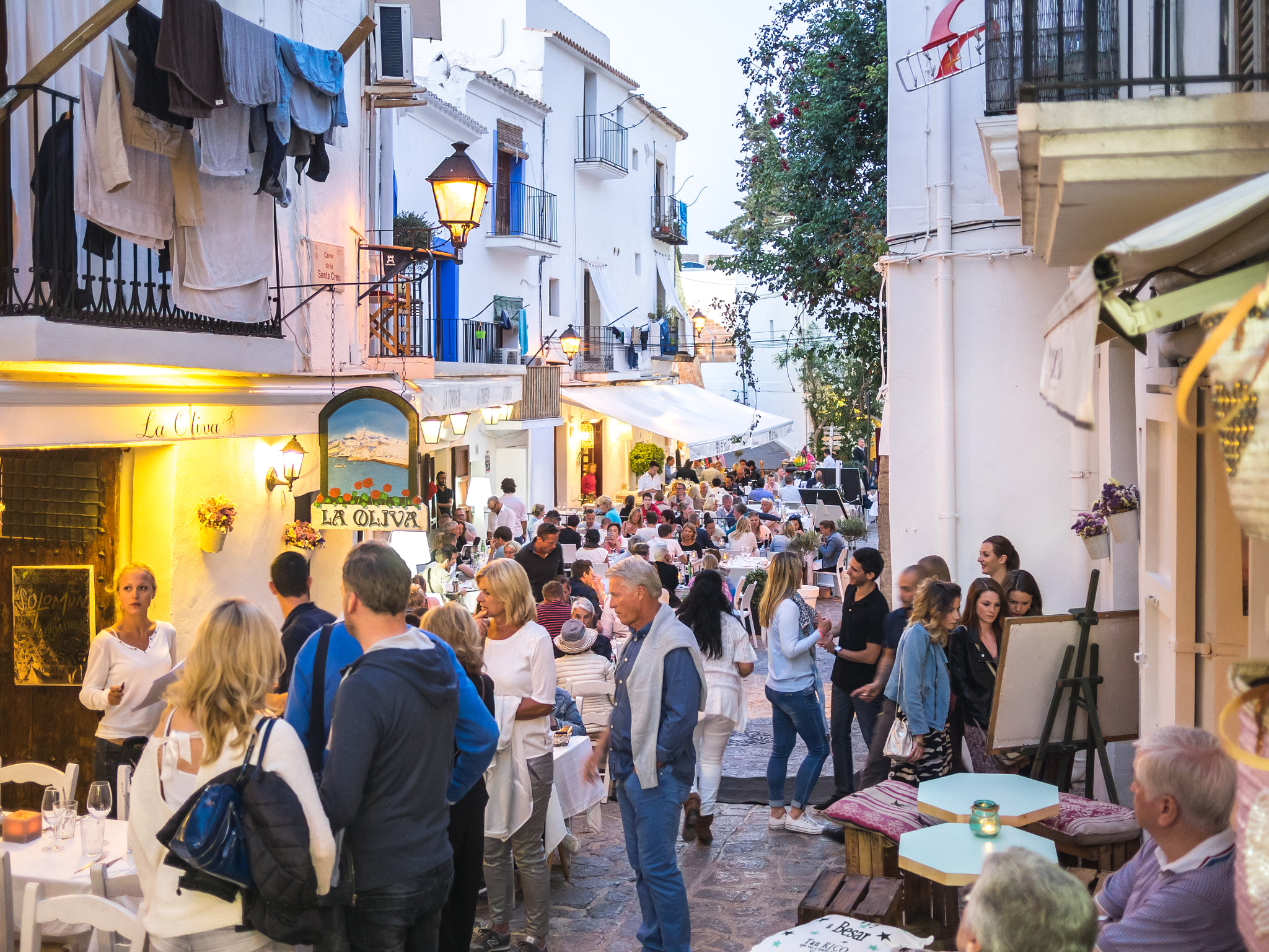 Olympus OM-D E-M1 + Panasonic Lumix G 20mm F1.7 ASPH sample photo. Ibiza night life photography