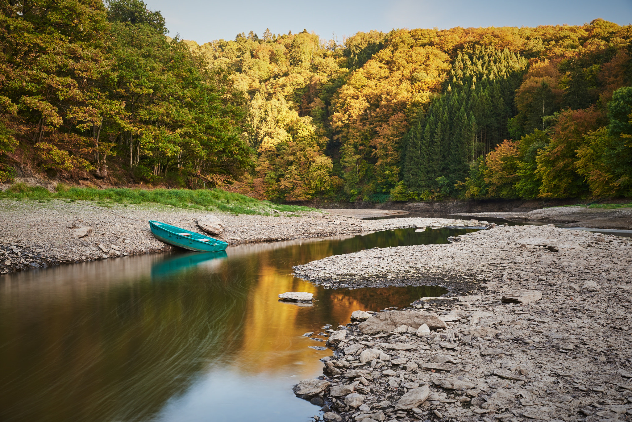 Sigma 35mm F1.4 DG HSM Art sample photo. Fall & good weather photography