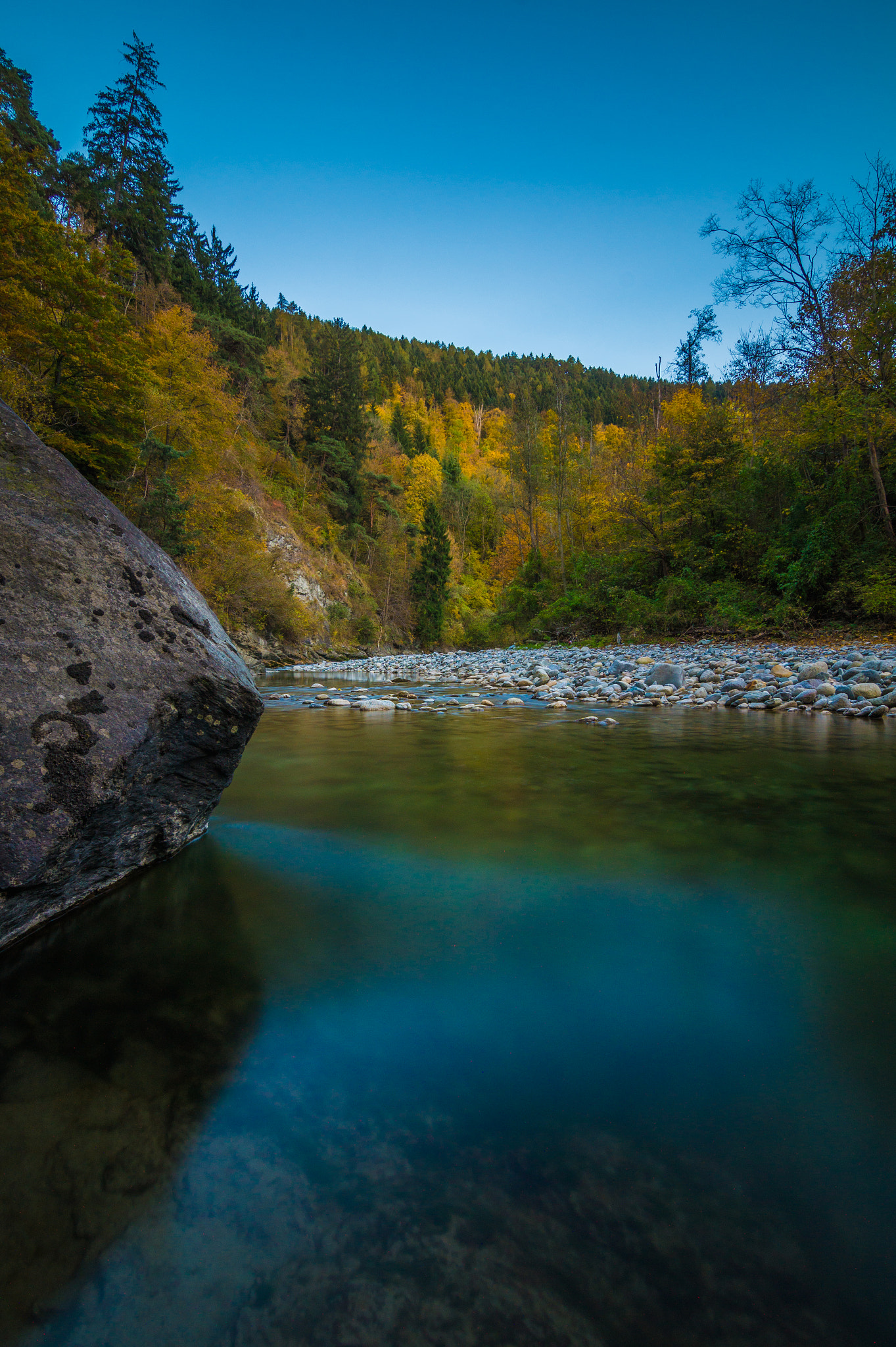20mm F2.8 sample photo. Autumn colours photography