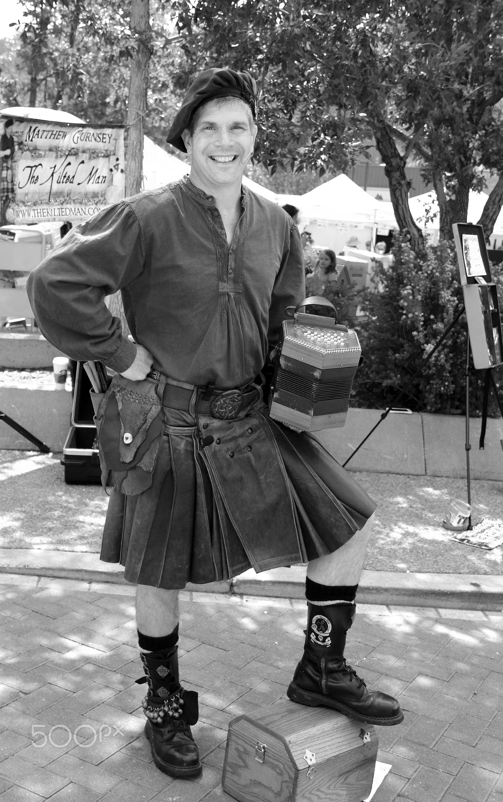 Canon EOS 750D (EOS Rebel T6i / EOS Kiss X8i) sample photo. Musican in kilt 3780 photography