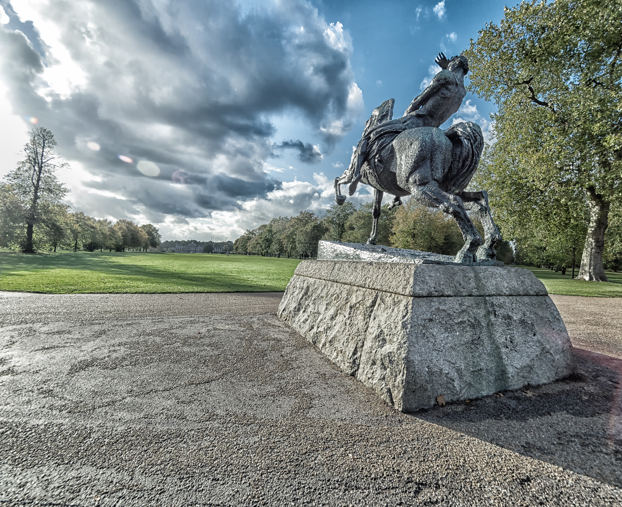 Samyang 14mm F2.8 ED AS IF UMC sample photo. Physical energy statue photography