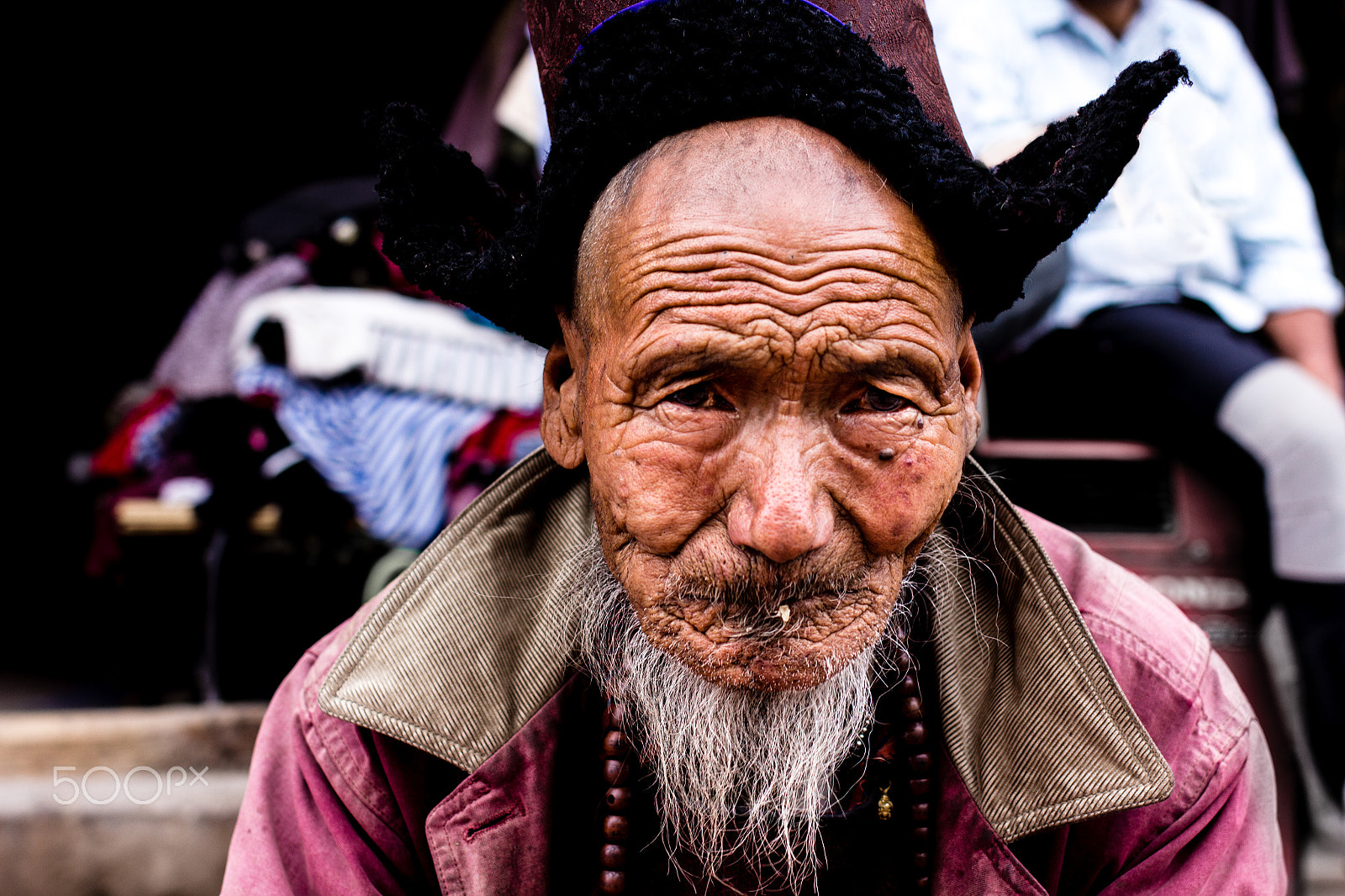 Canon EOS 60D + Canon EF 35mm F2 IS USM sample photo. The gem's seller photography