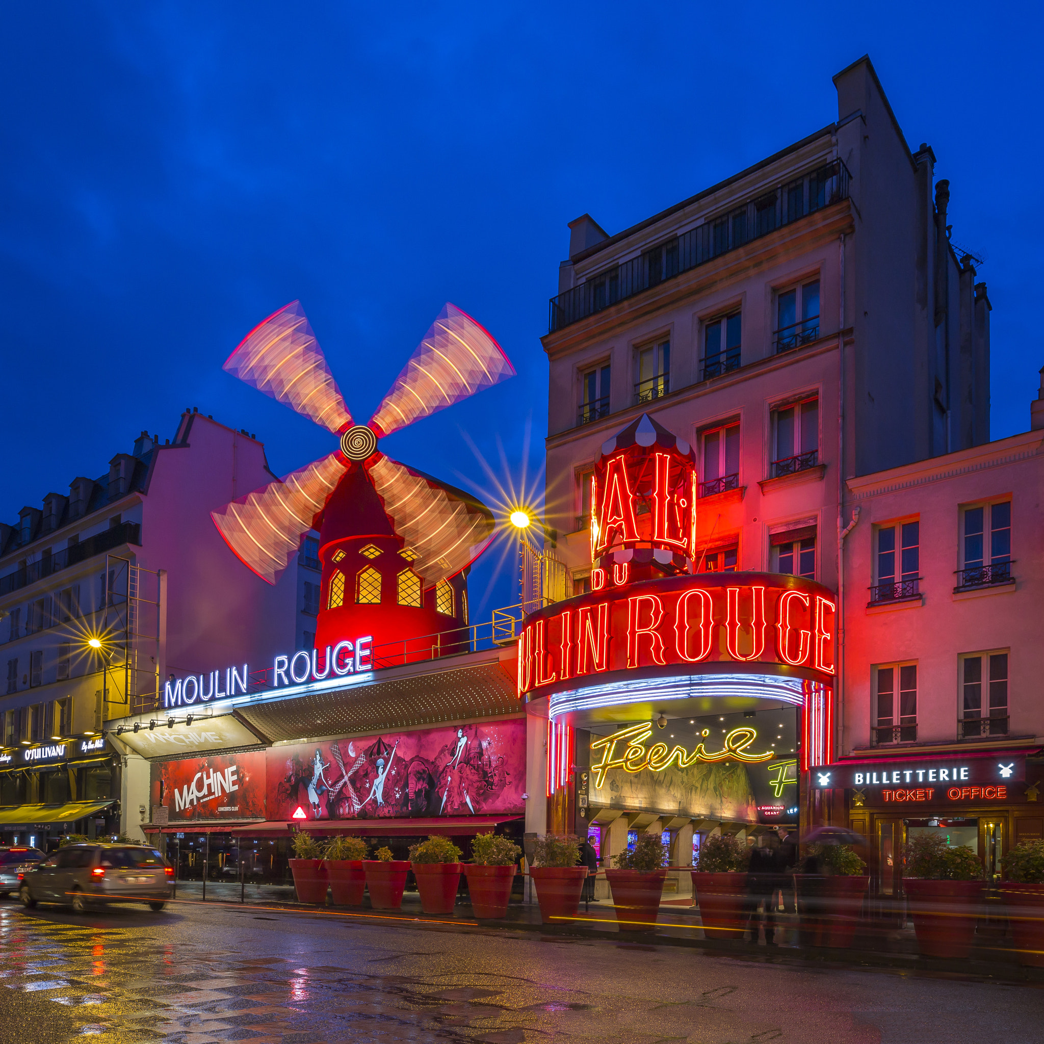 Canon EOS 6D + Sigma 20mm F1.4 DG HSM Art sample photo. Moulin rouge photography