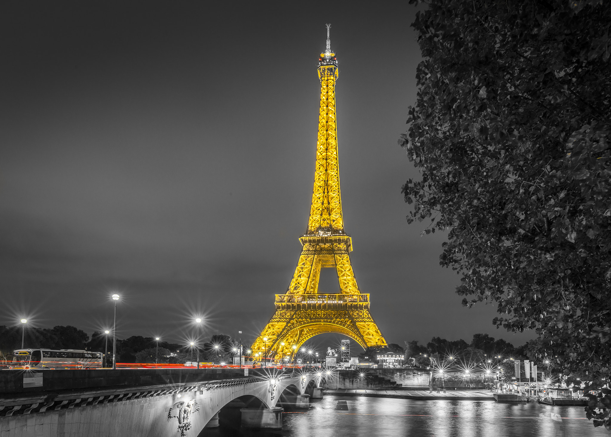 Canon EOS 6D + Sigma 20mm F1.4 DG HSM Art sample photo. Eiffel photography