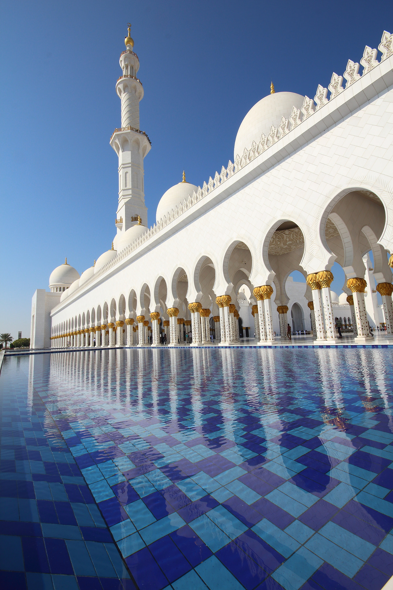 Canon EOS 650D (EOS Rebel T4i / EOS Kiss X6i) + Sigma 10-20mm F4-5.6 EX DC HSM sample photo. Shekh zayed grand mosque photography