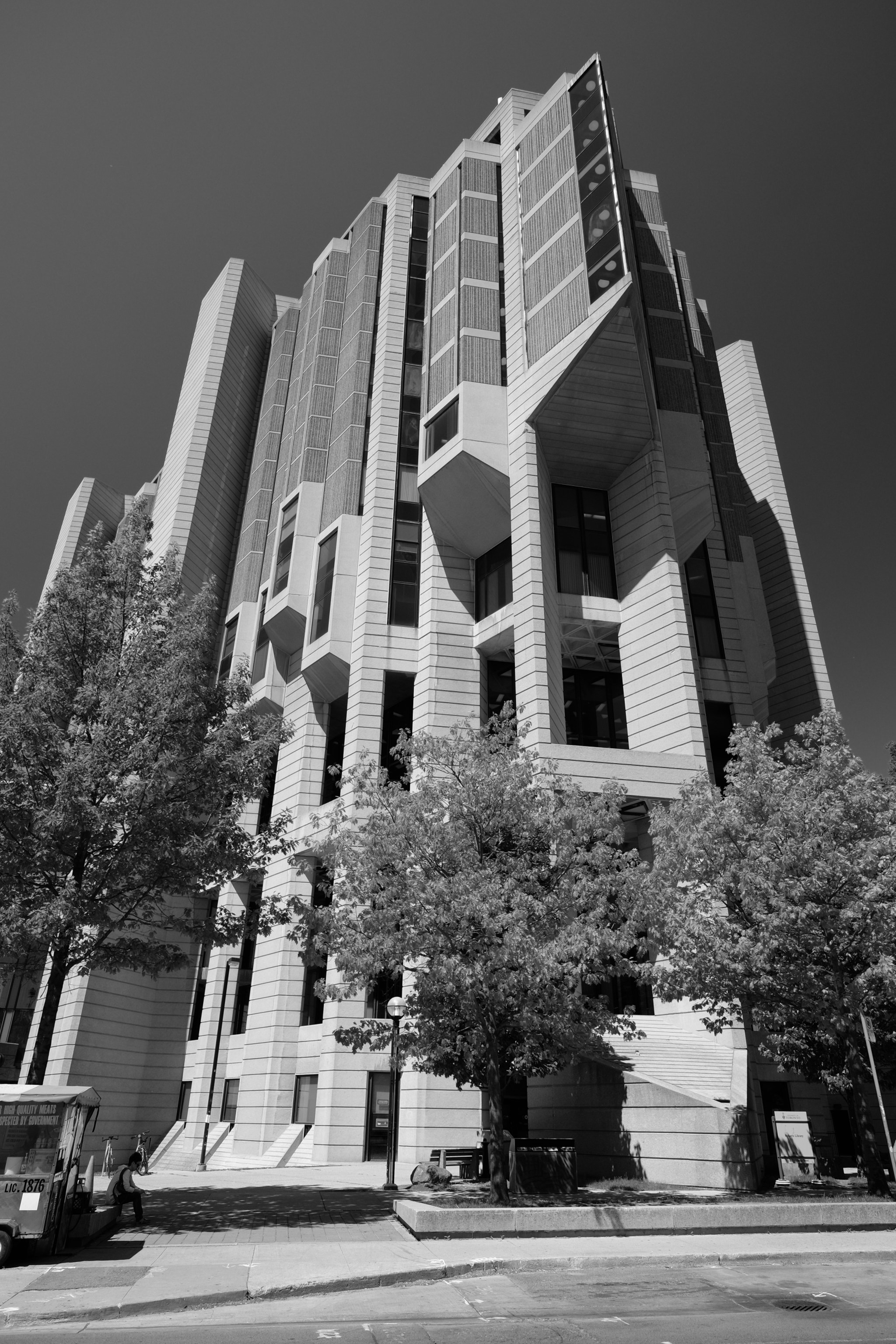 Fujifilm X-E2 + Fujifilm XF 14mm F2.8 R sample photo. Robarts library photography