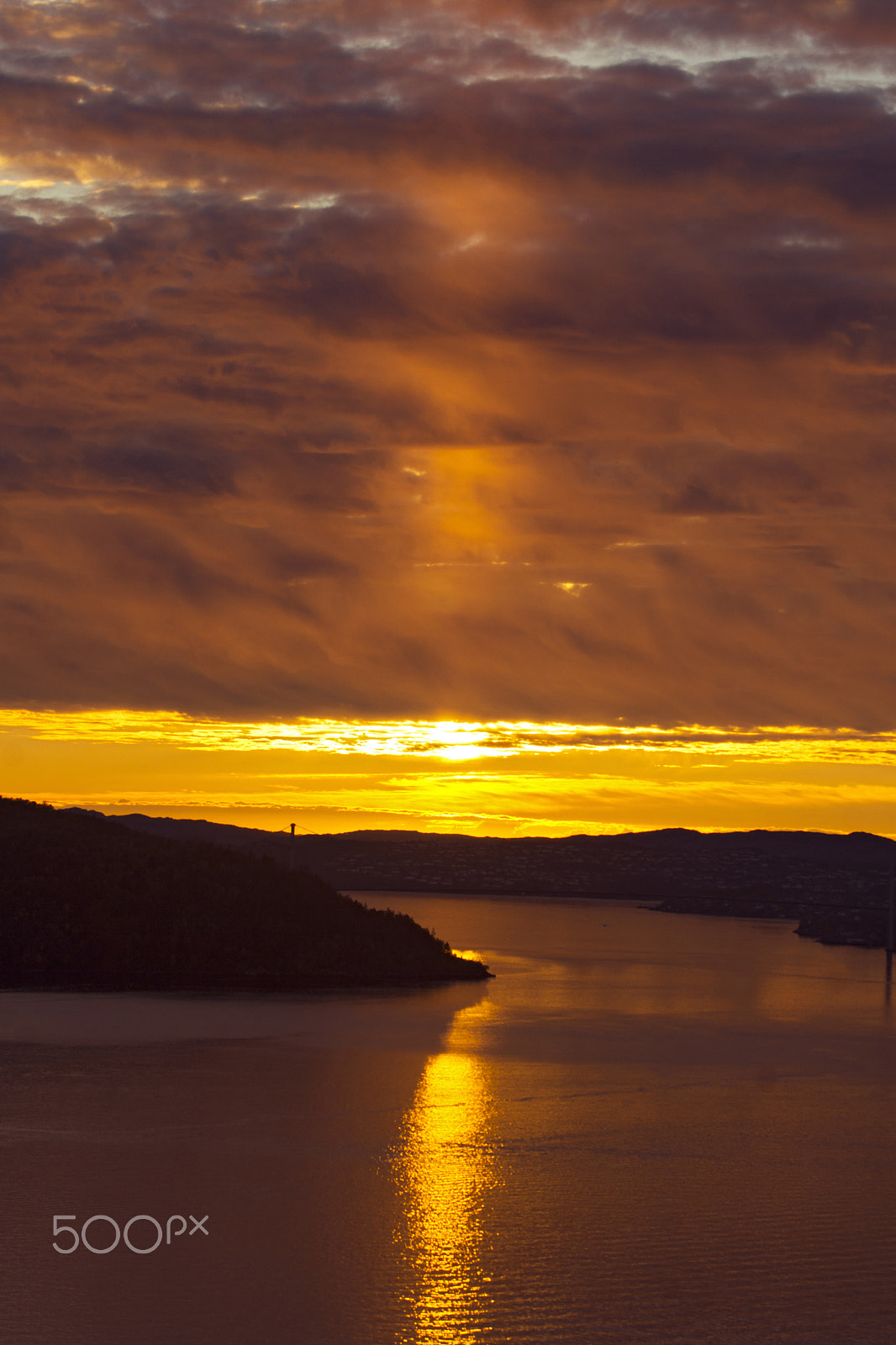 Sony 75-300mm F4.5-5.6 sample photo. Kvarven sunset photography