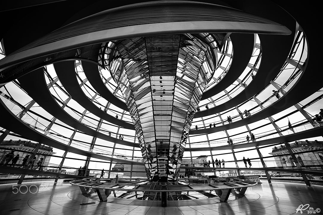14mm F/2.8-1.4 D sample photo. Inside bundestag dome photography