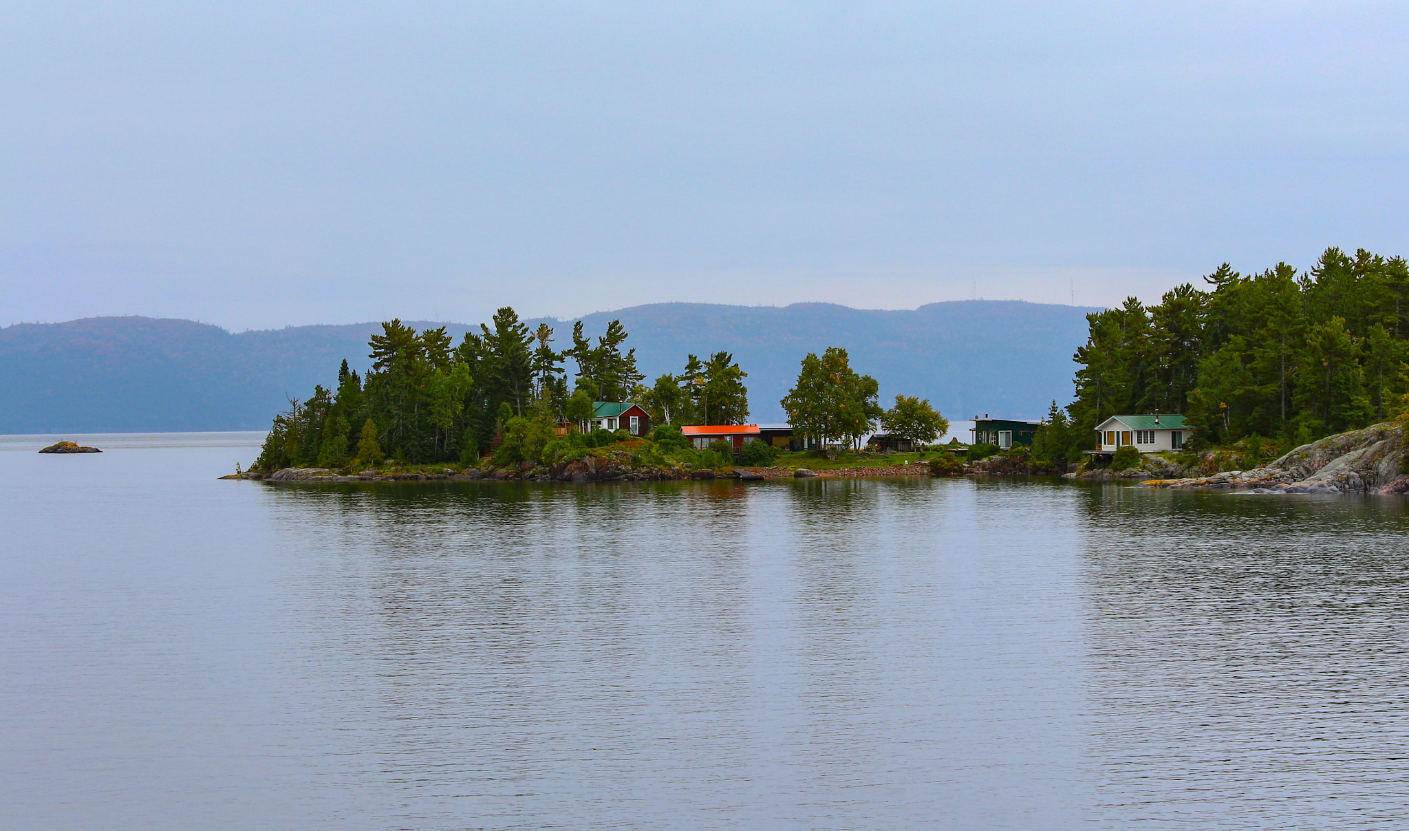 Canon EOS 650D (EOS Rebel T4i / EOS Kiss X6i) sample photo. Island cottages in whitefish bay photography