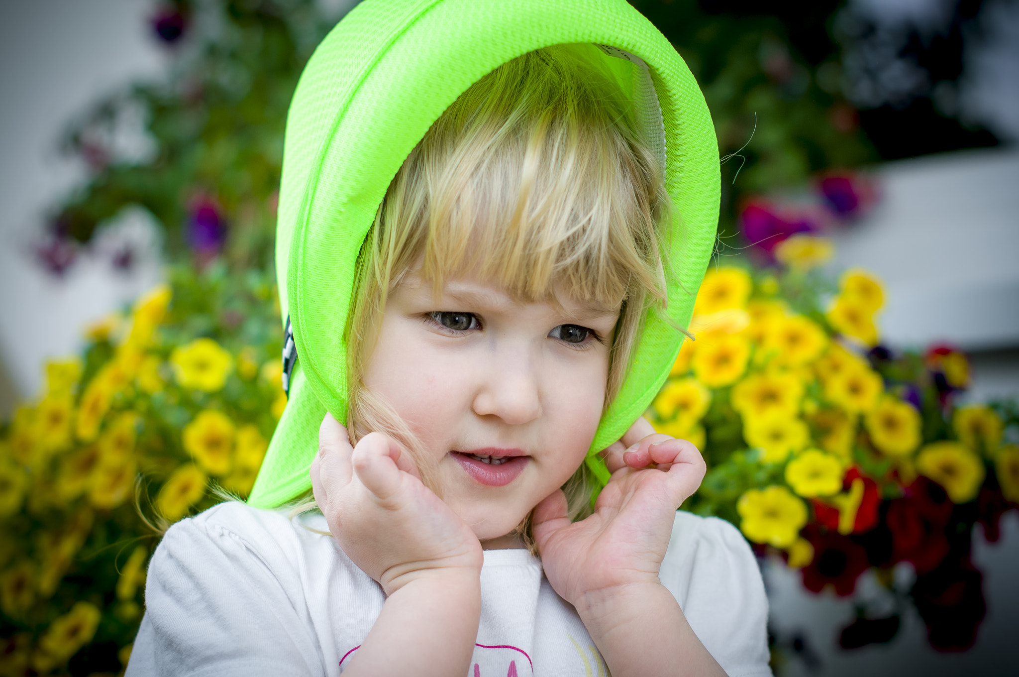 Nikon D300 + Nikon AF-S Nikkor 50mm F1.4G sample photo. Small girl and flowers photography