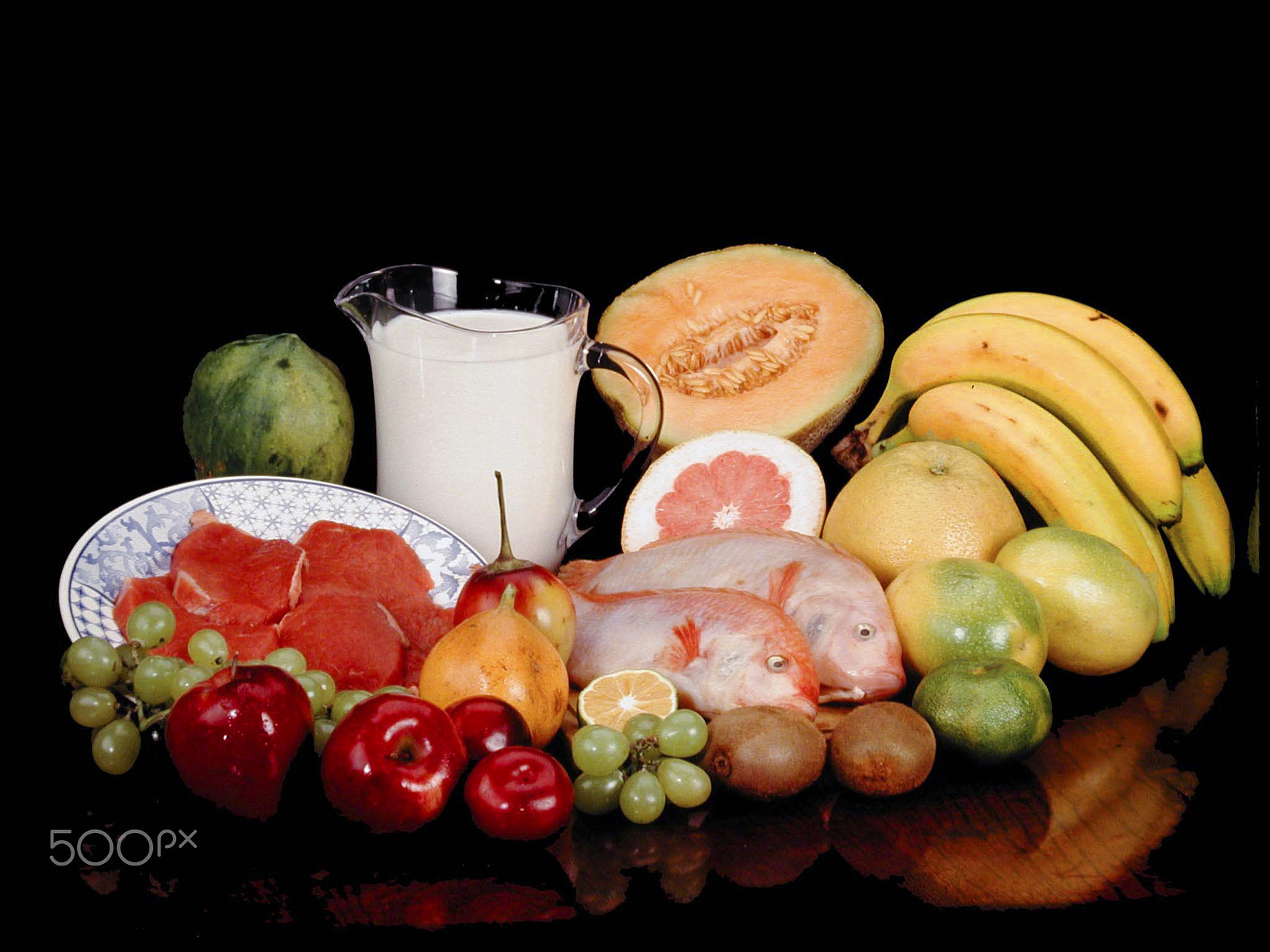 Nikon E990 sample photo. Bodegón de frutas carnes y leche photography
