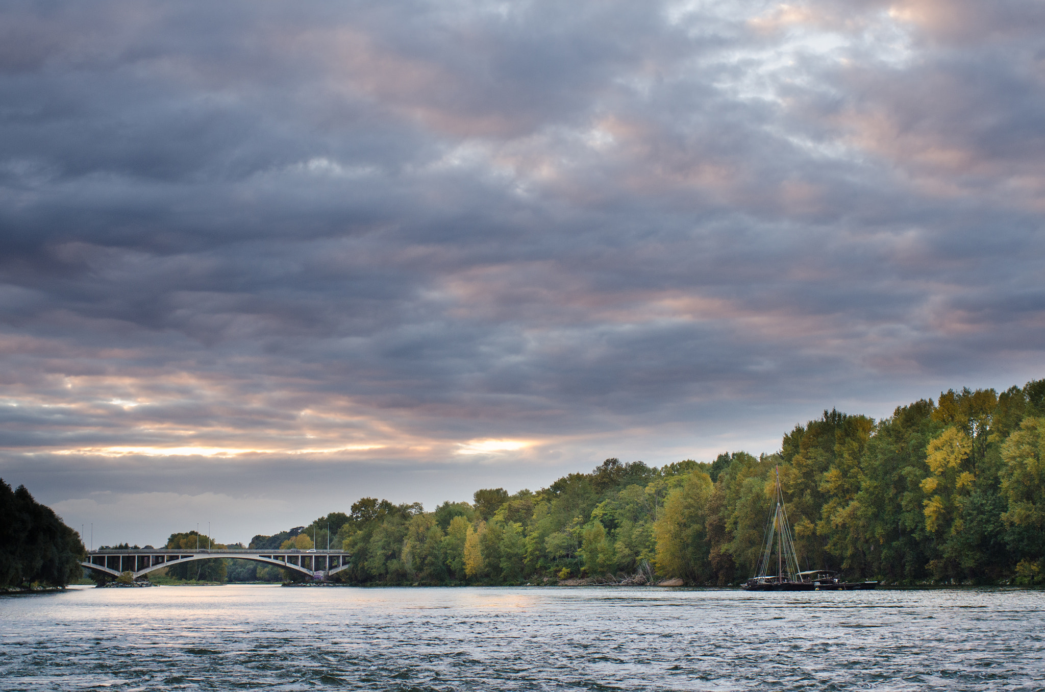 Nikon AF-S Nikkor 28-70mm F2.8 ED-IF sample photo. Loire & clouds photography