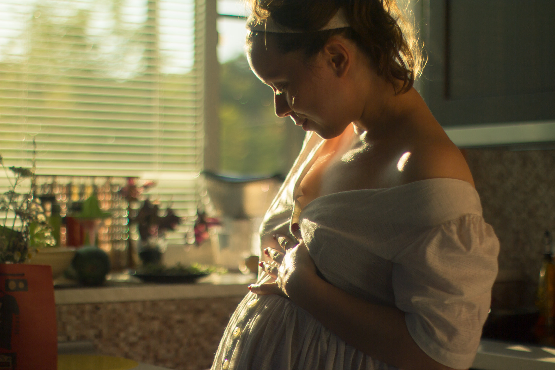 Canon EOS 7D + Canon EF 28-80mm f/3.5-5.6 sample photo. A pregnant girl in a sunlight at home photography