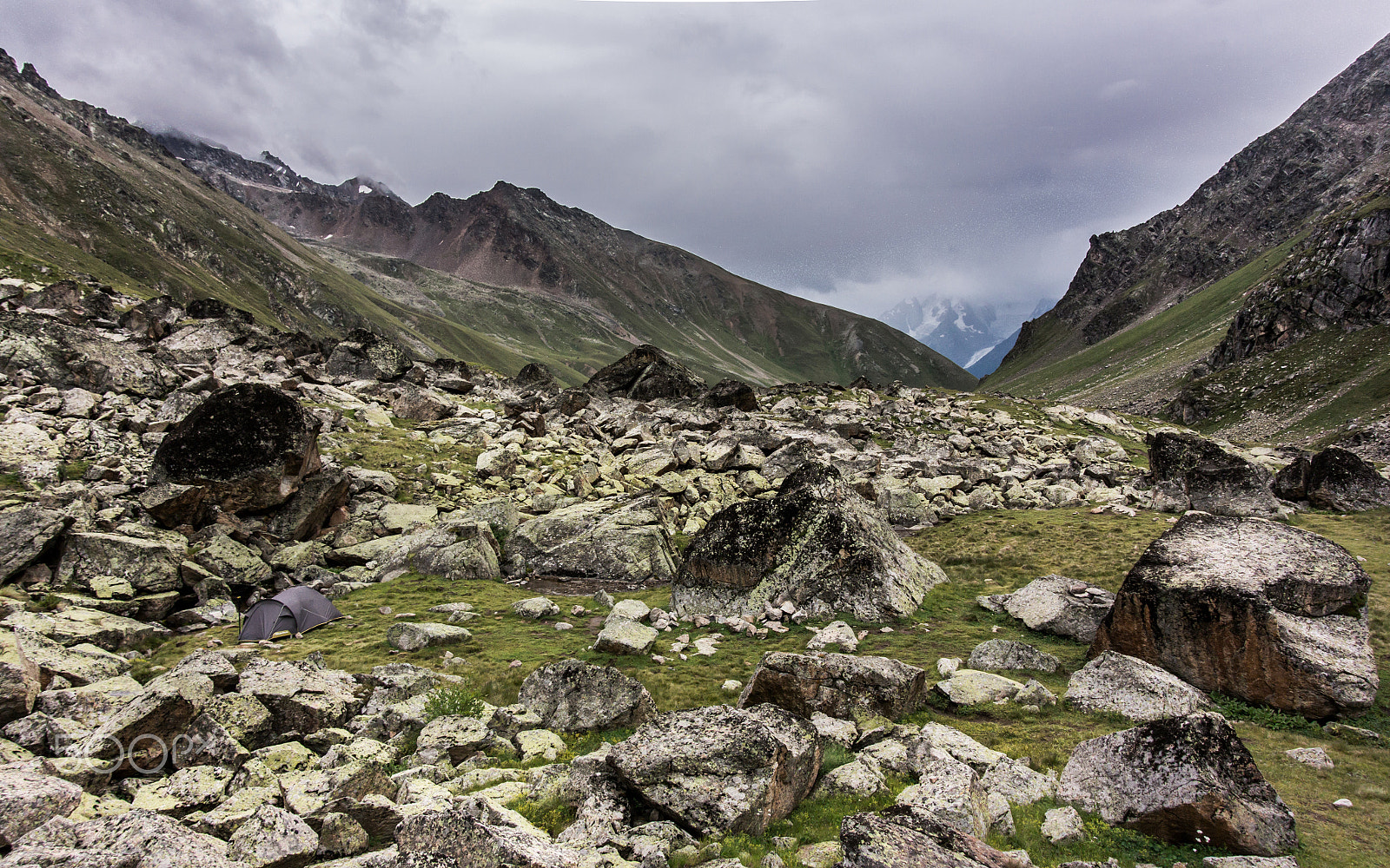 Nikon 1 Nikkor AW 11-27.5mm F3.5-5.6 sample photo. The camp is in the stones photography