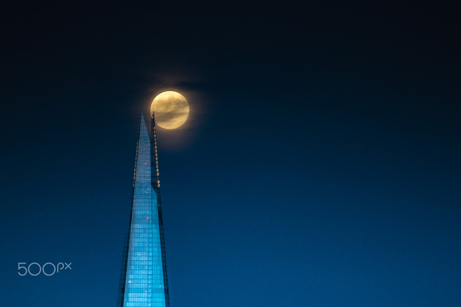70-200mm F2.8 OSS sample photo. The shard photography