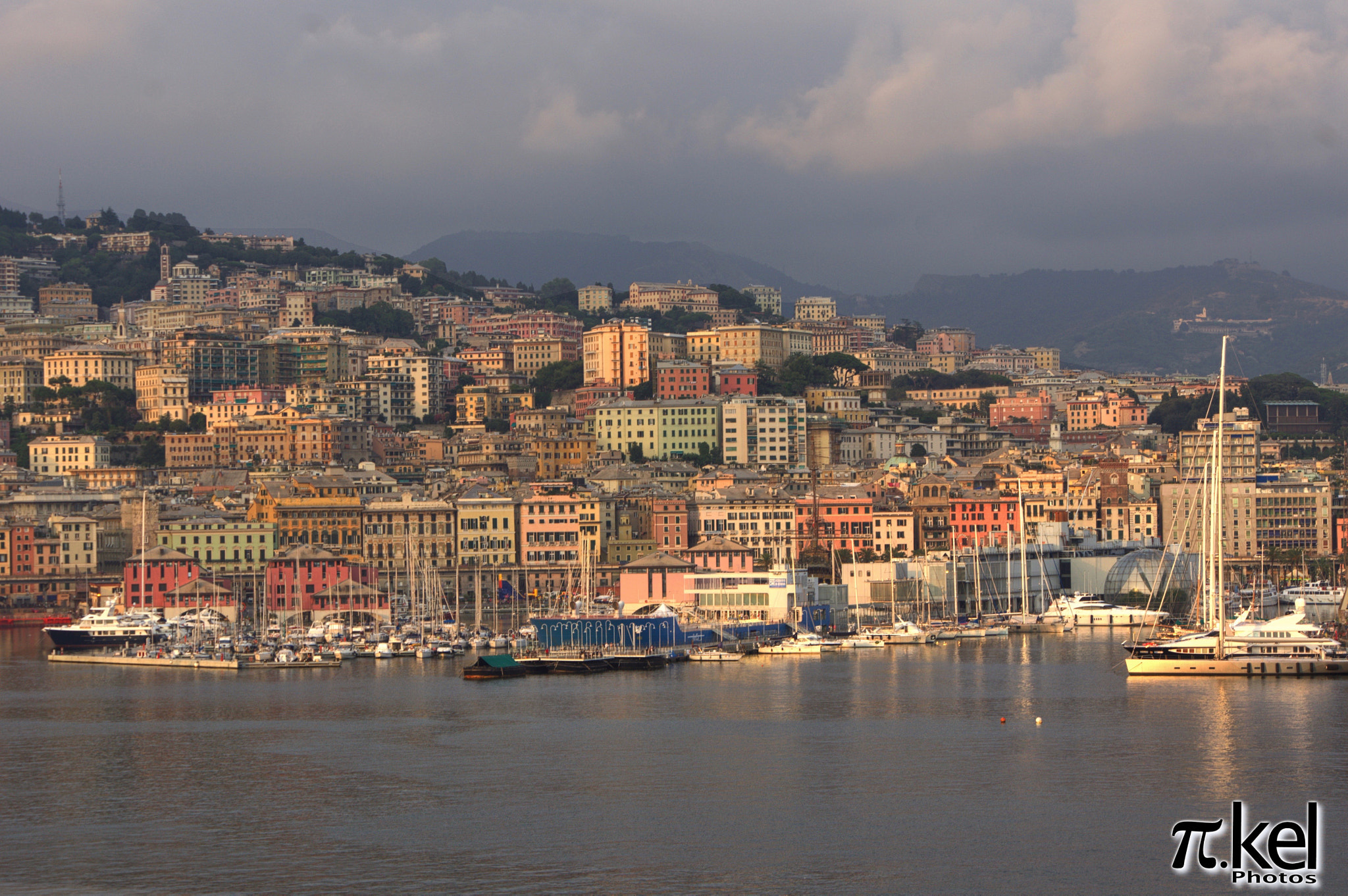 Sony FE 28-70mm F3.5-5.6 OSS sample photo. Porto de genova photography