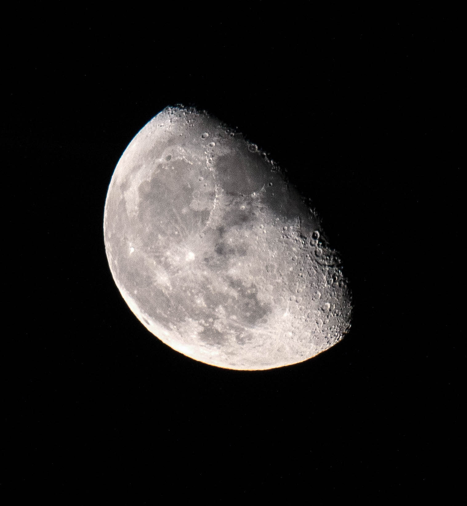 Canon EOS 5D Mark IV + Canon EF 100-400mm F4.5-5.6L IS II USM sample photo. Moon with extender + 400mm photography