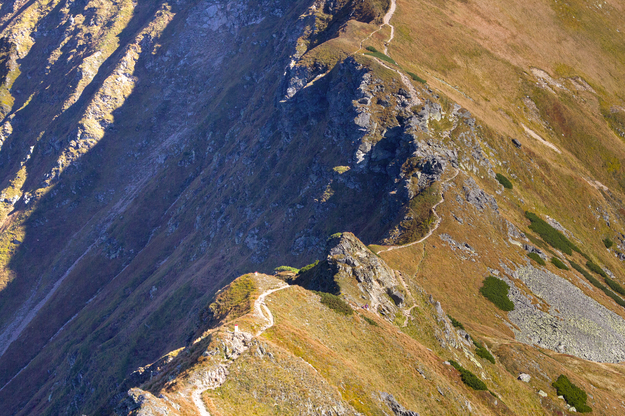 Sigma 70-300mm F4-5.6 APO DG Macro sample photo. Mountain path photography