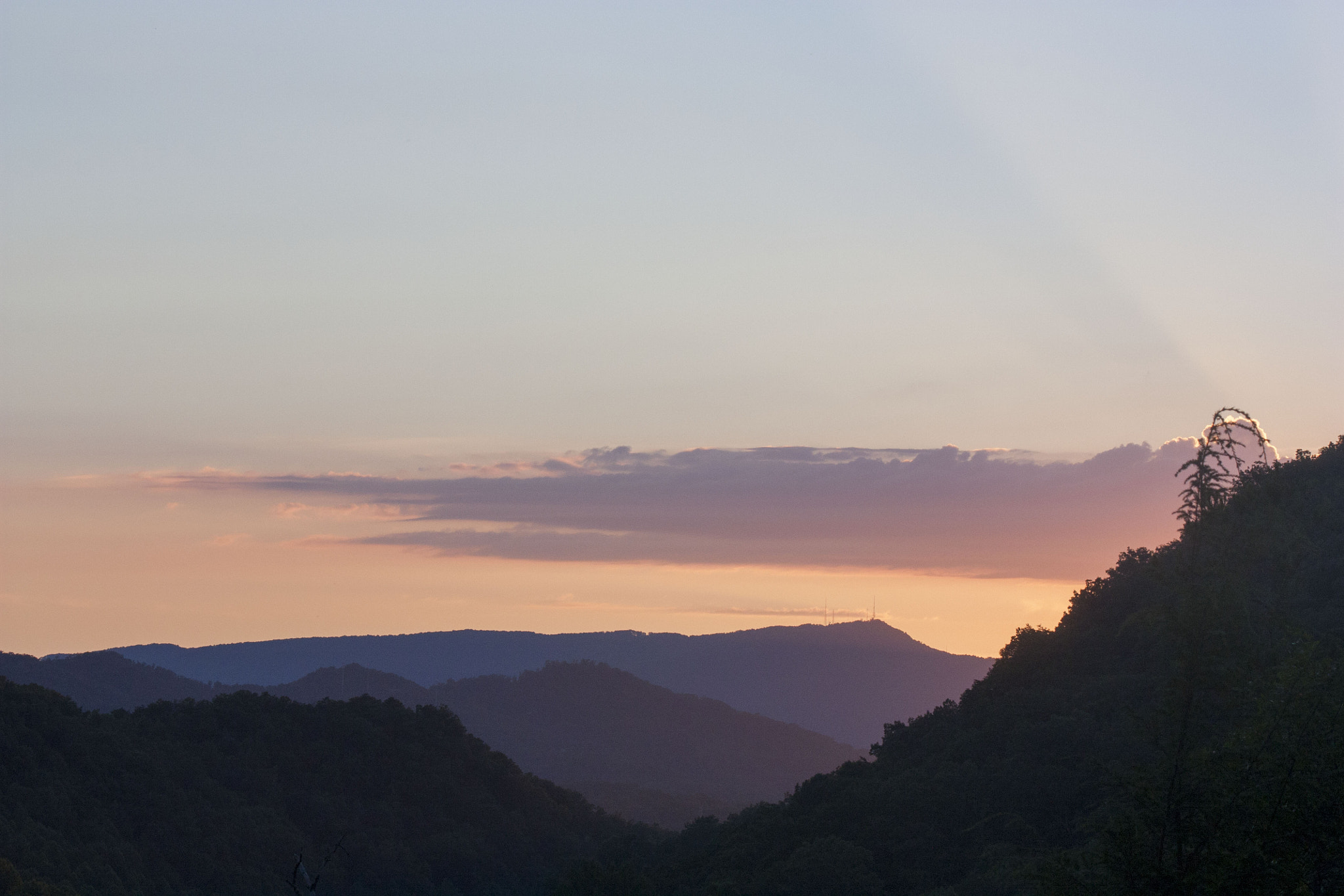 Canon EOS 450D (EOS Rebel XSi / EOS Kiss X2) sample photo. Smoky mountain sunset photography