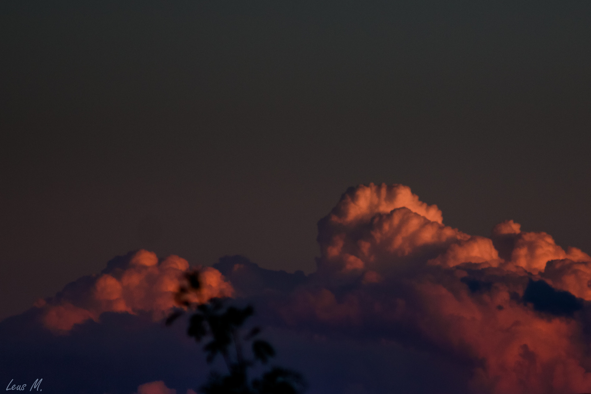 Canon EOS 550D (EOS Rebel T2i / EOS Kiss X4) + Canon EF 80-200mm F4.5-5.6 II sample photo. Montañas de nubes! atardecer! photography