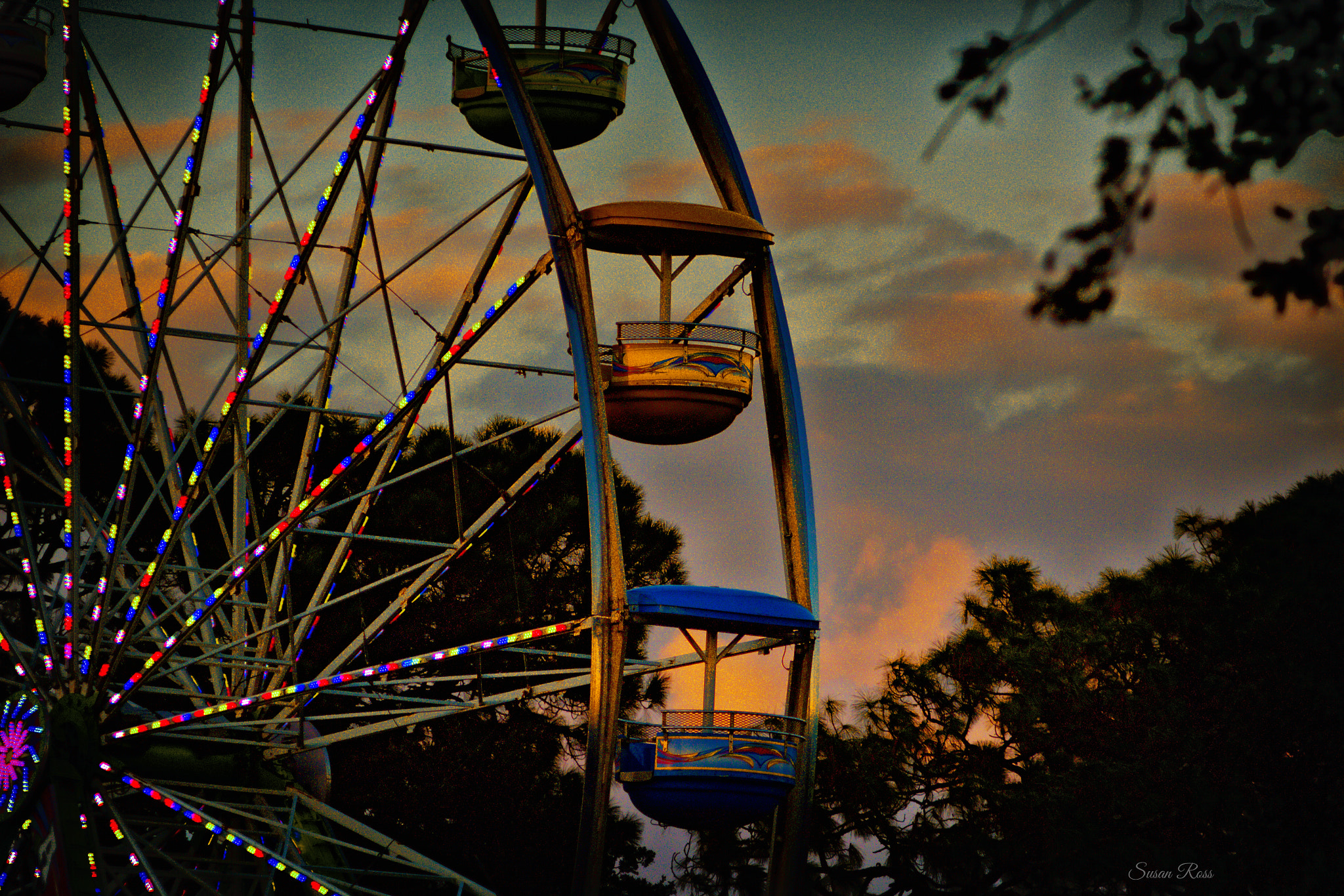 Canon EOS 100D (EOS Rebel SL1 / EOS Kiss X7) sample photo. The last night of the fair........ photography