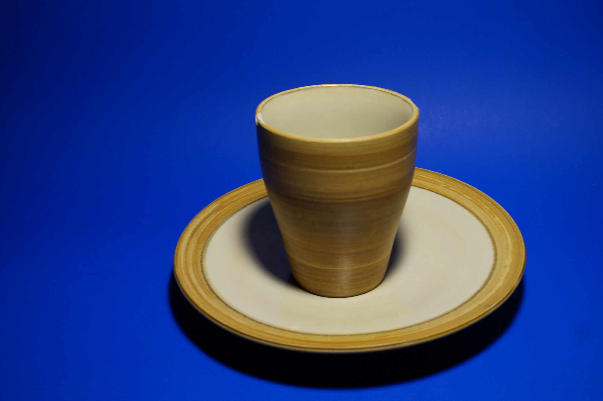 Sony Alpha a3500 + Sony E 18-50mm F4-5.6 sample photo. Plate and cup photography