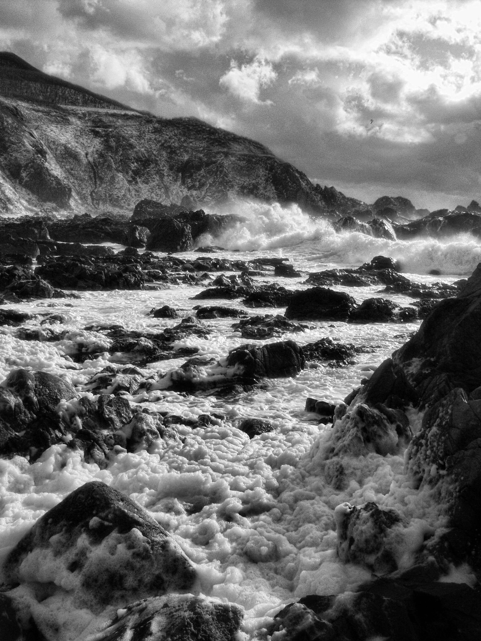 Olympus E-20,E-20N,E-20P sample photo. Rough sea photography