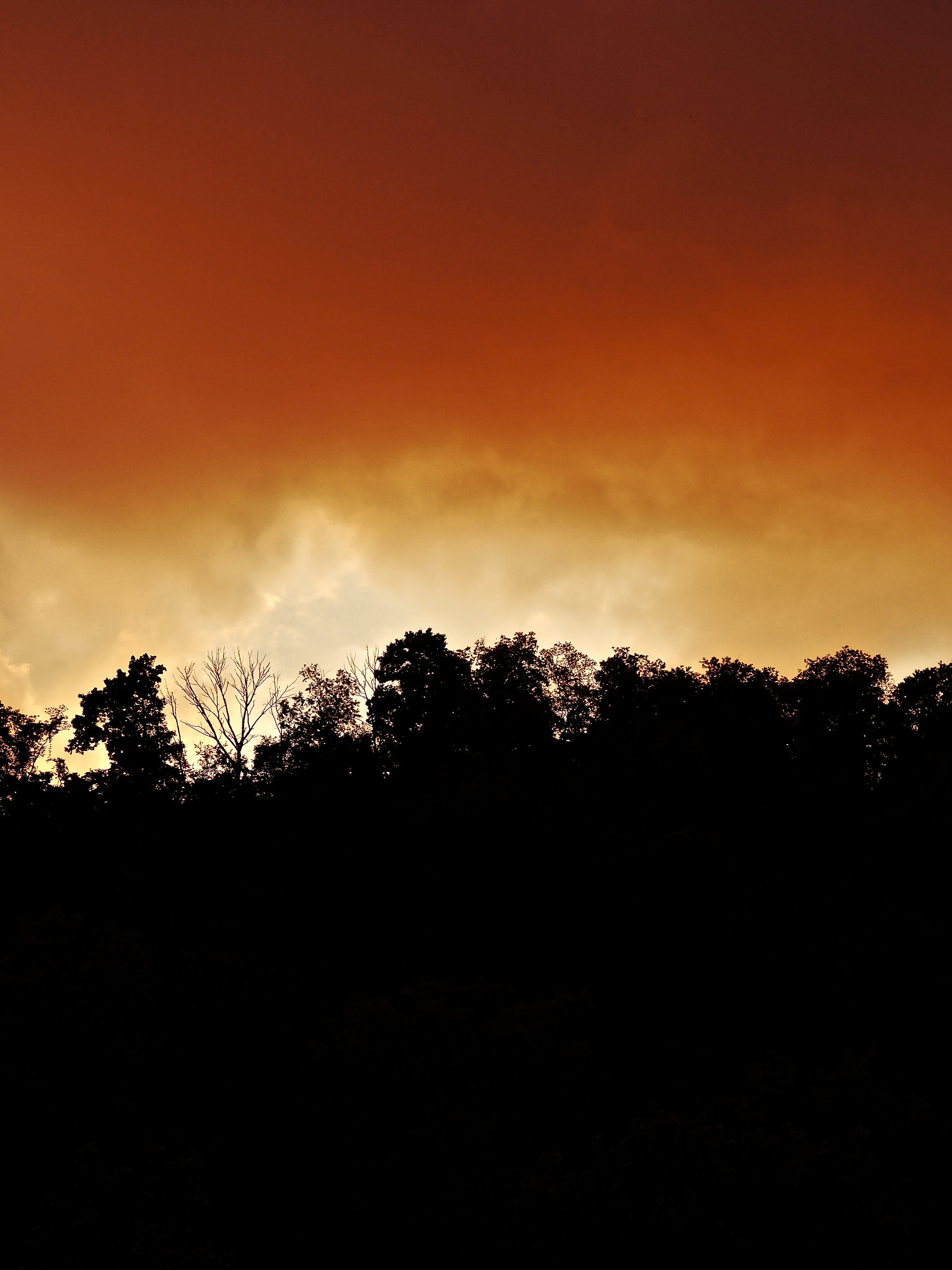 Panasonic Leica DG Nocticron 42.5mm F1.2 ASPH OIS sample photo. Allegheny ridge line at dusk photography