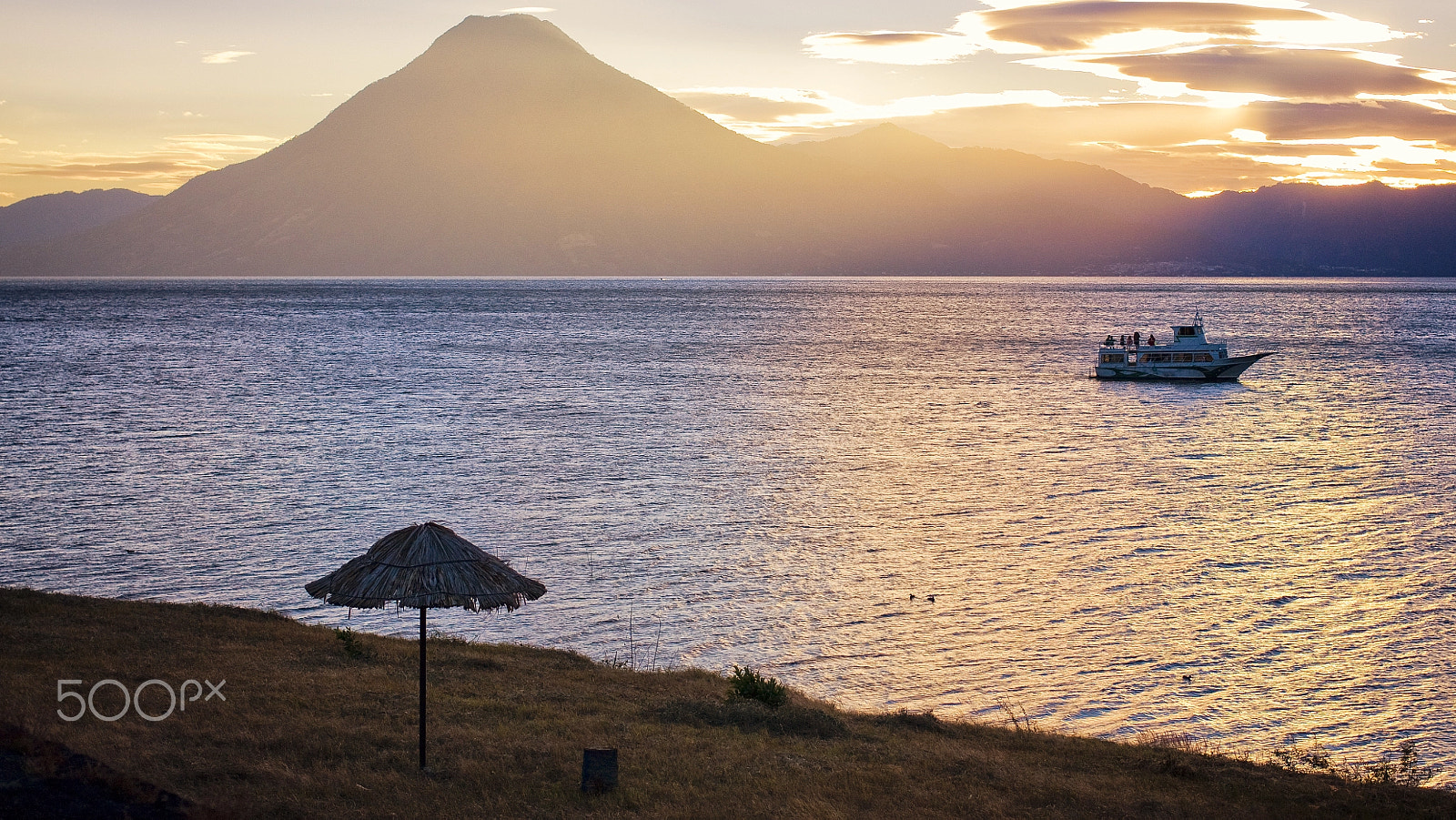 Canon EF 40mm F2.8 STM sample photo. Navegando al atardecer photography