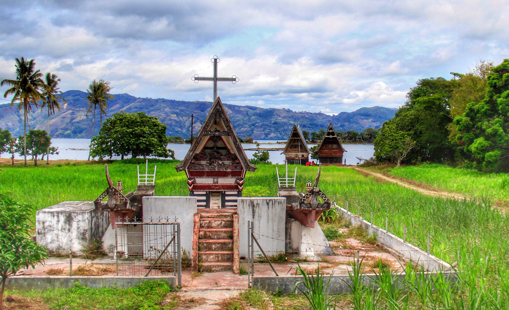 Canon EF-S 18-200mm F3.5-5.6 IS sample photo. Burial ground photography