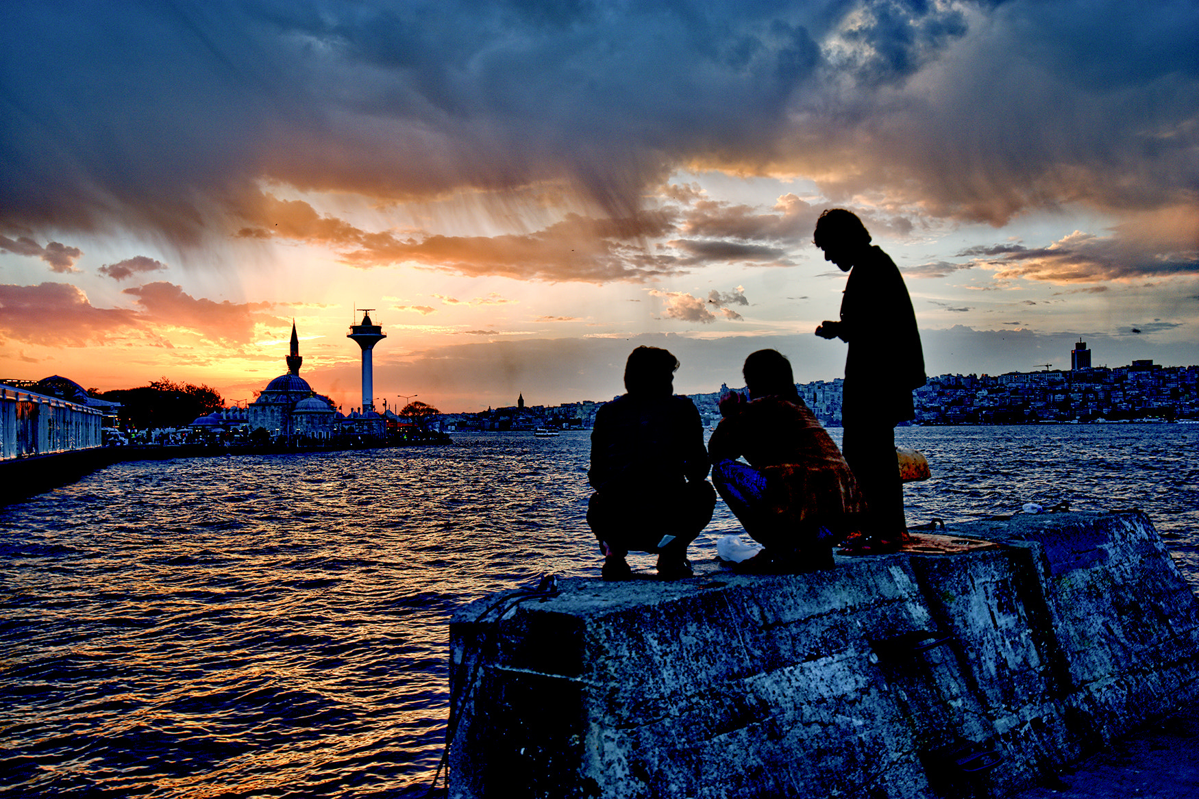 Sony a7 II + Sony Vario-Tessar T* FE 16-35mm F4 ZA OSS sample photo. Günbatımında sohbet photography