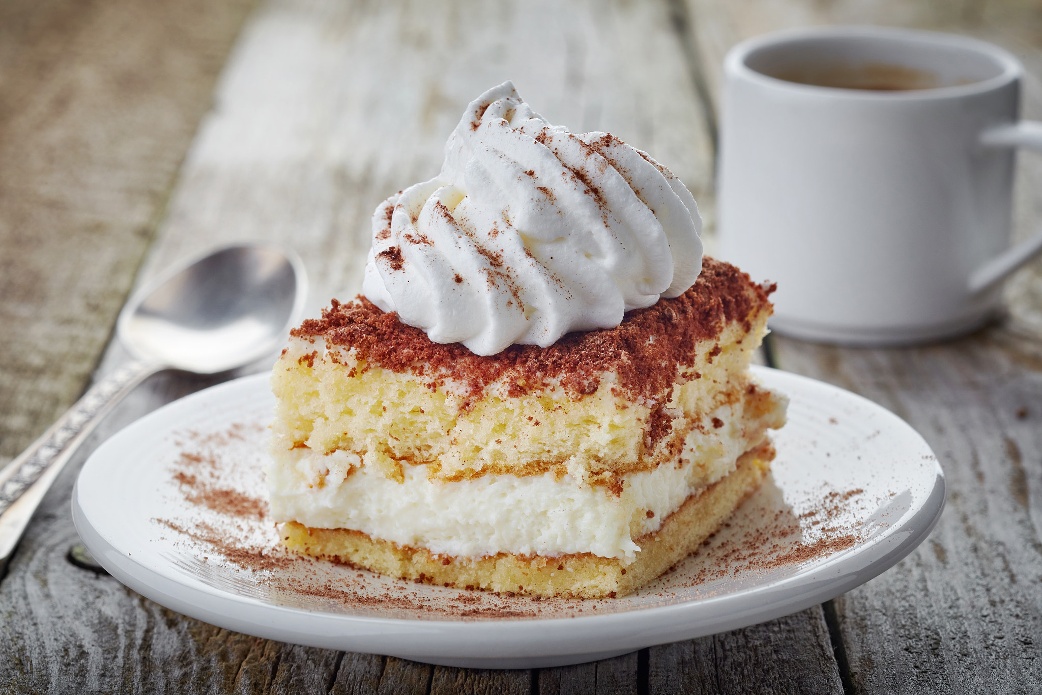 Canon TS-E 90mm F2.8 Tilt-Shift sample photo. Cake with whipped cream photography