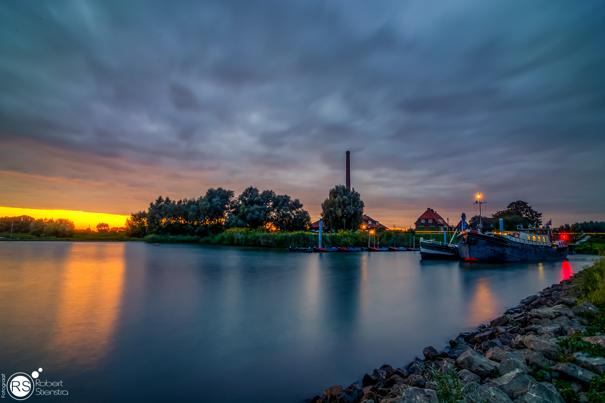Tokina AT-X Pro 12-24mm F4 (IF) DX sample photo. Cloudy sunset photography