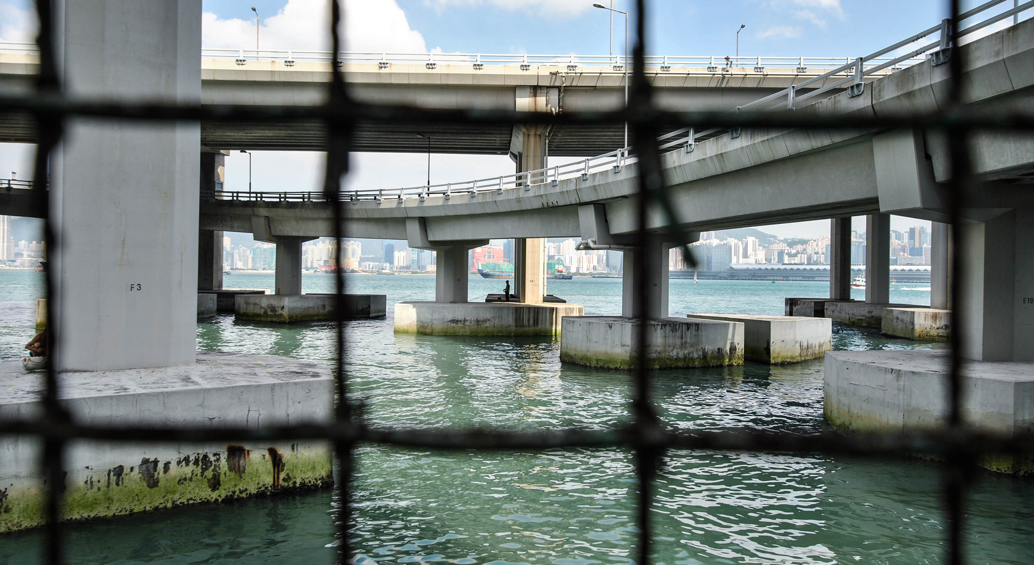 Nikon D3000 + Sigma 10-20mm F3.5 EX DC HSM sample photo. Hong kong | the gated waters photography