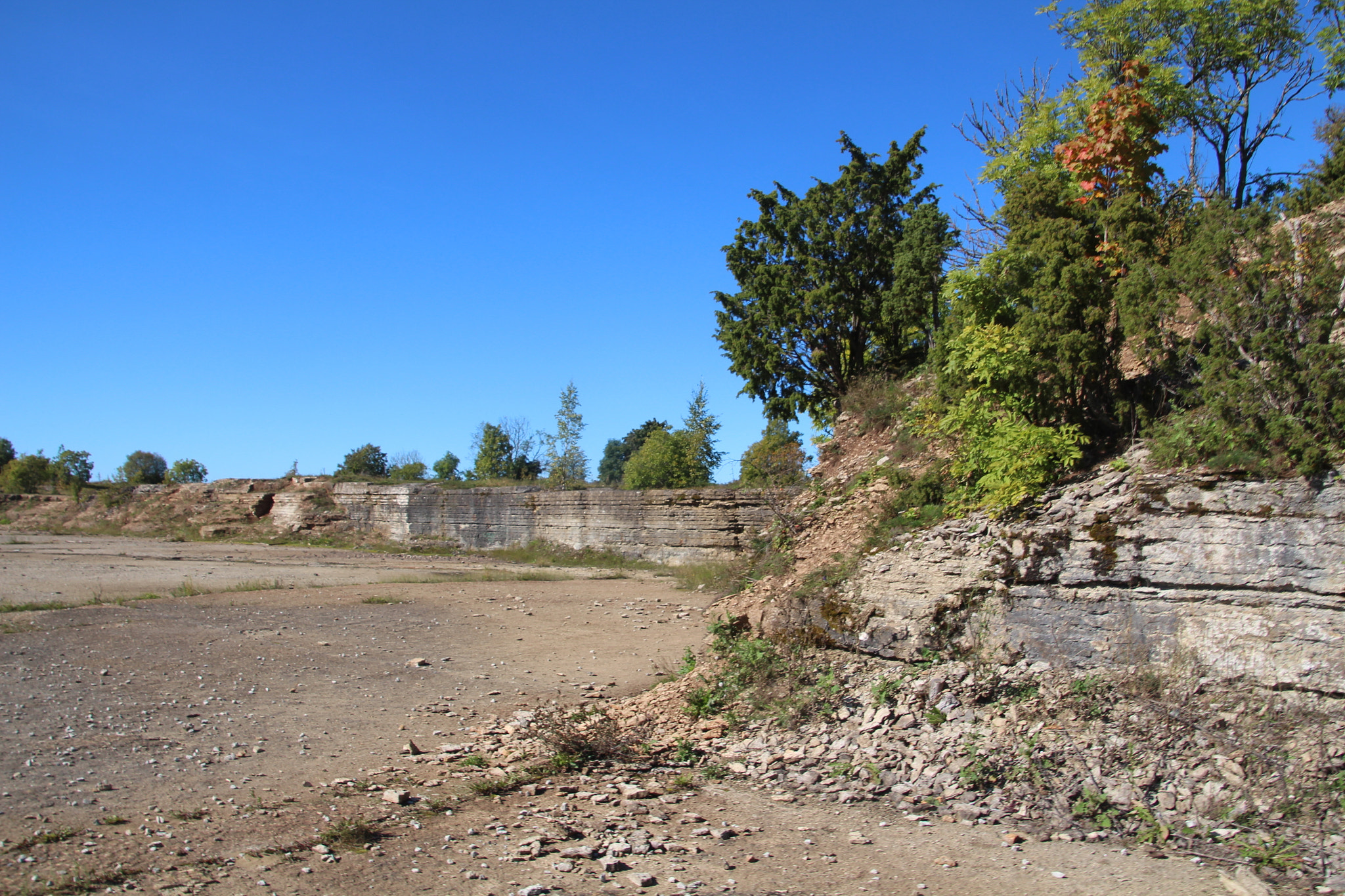 Canon EOS 650D (EOS Rebel T4i / EOS Kiss X6i) sample photo. Abandoned limestone quarry photography