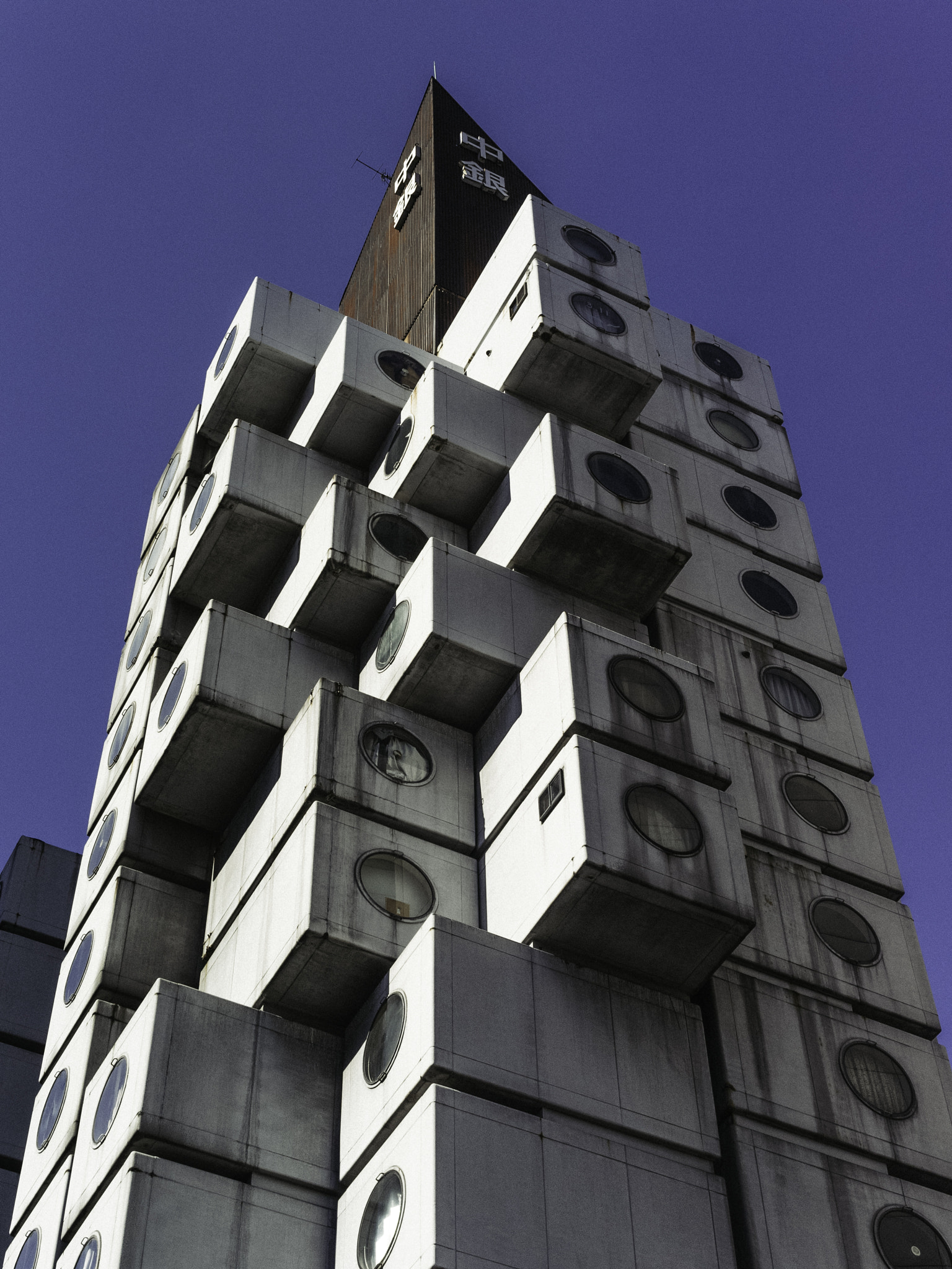 Ricoh GXR A12 sample photo. 中銀カプセルタワービル nakagin capsule tower building, tokyo photography