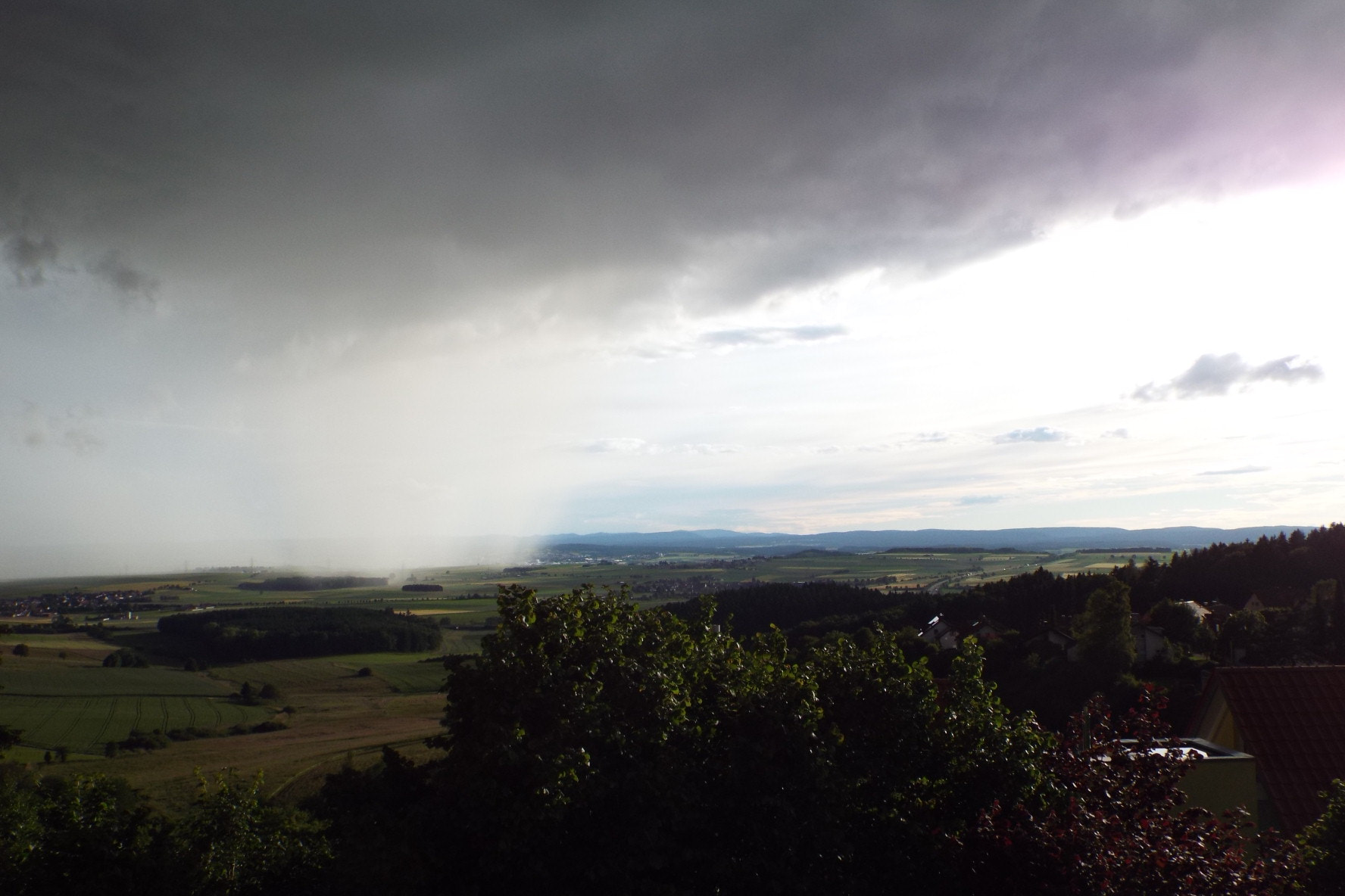 Fujifilm FinePix S9400W sample photo. Rain is coming photography