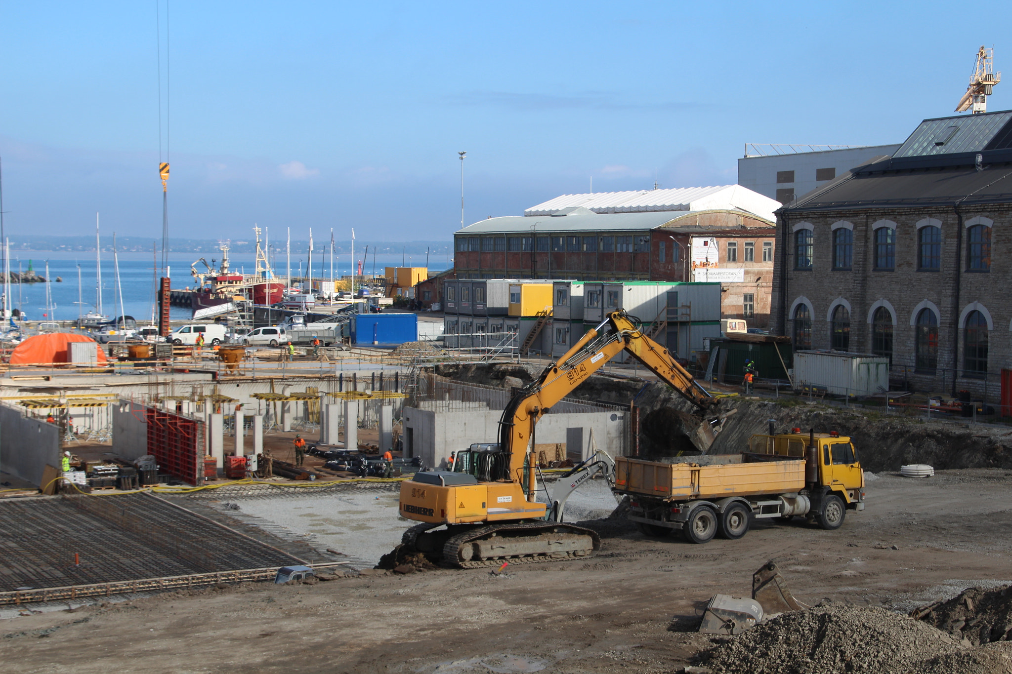 Canon EOS 650D (EOS Rebel T4i / EOS Kiss X6i) sample photo. Construction photography