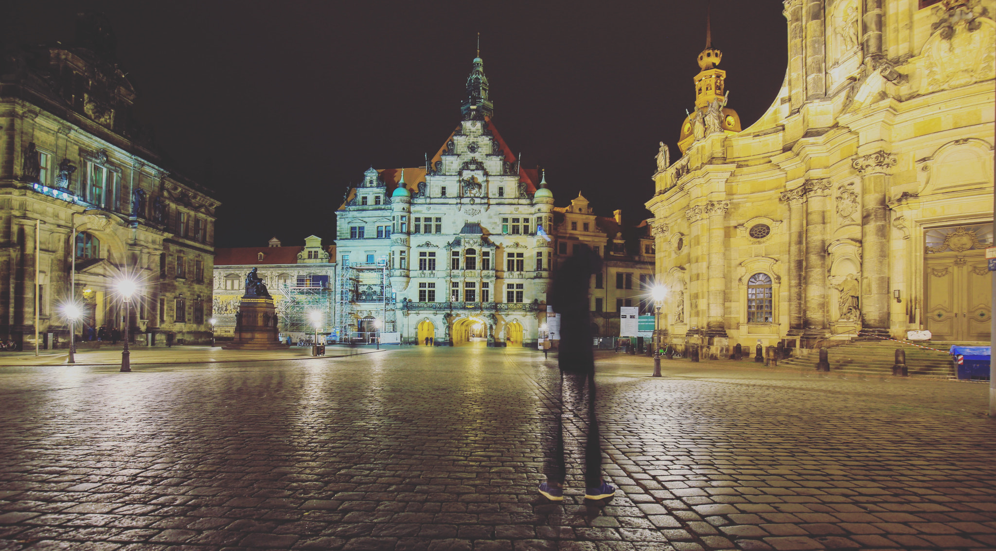 Canon EF 16-35mm F4L IS USM sample photo. Zwinger palace photography